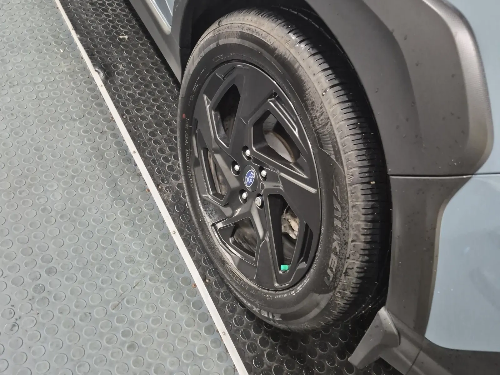 Left Rear Wheel/Tire Photo