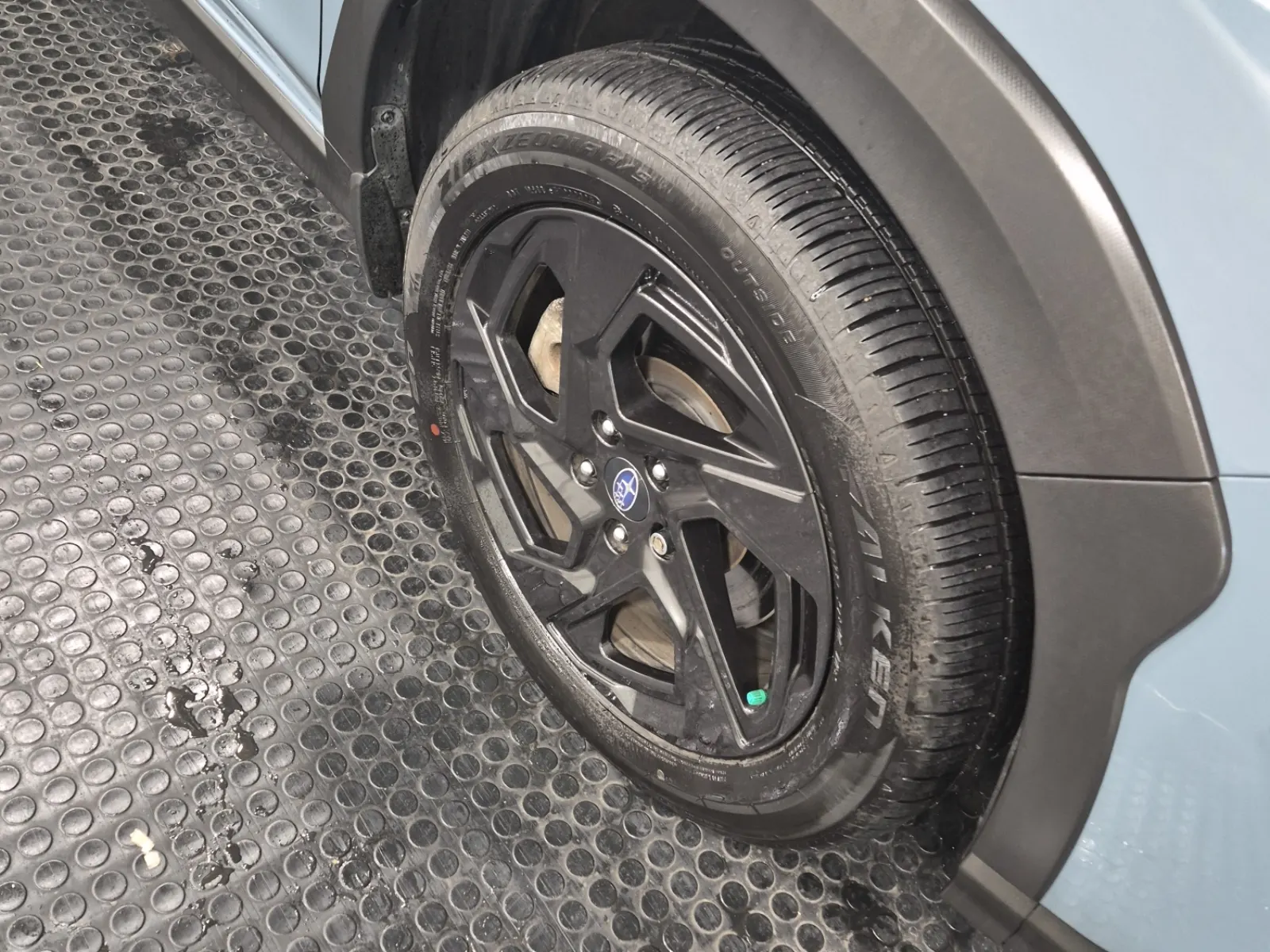 Right Front Wheel/Tire Photo