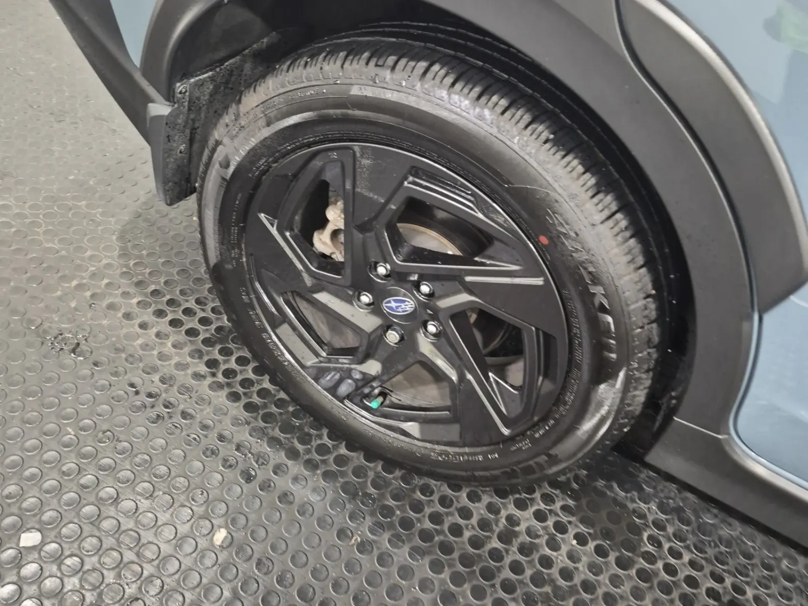 Right Rear Wheel/Tire Photo