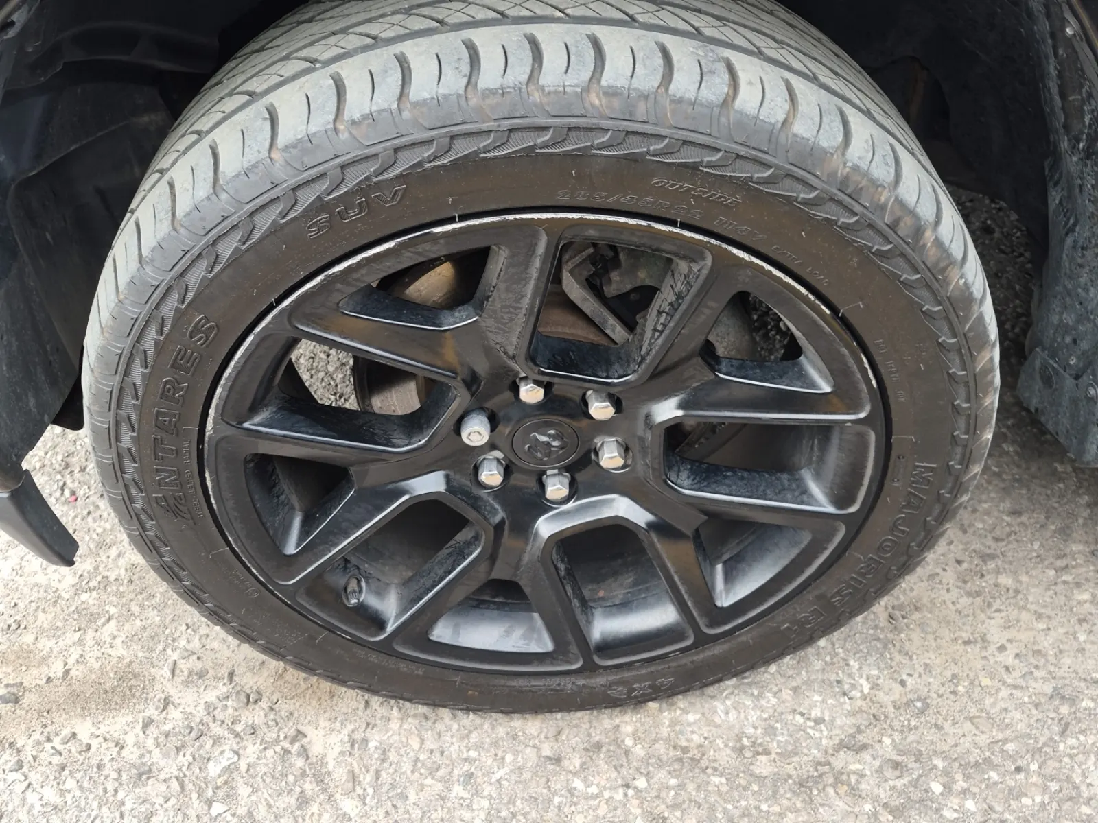 Front driver wheel/tire photo