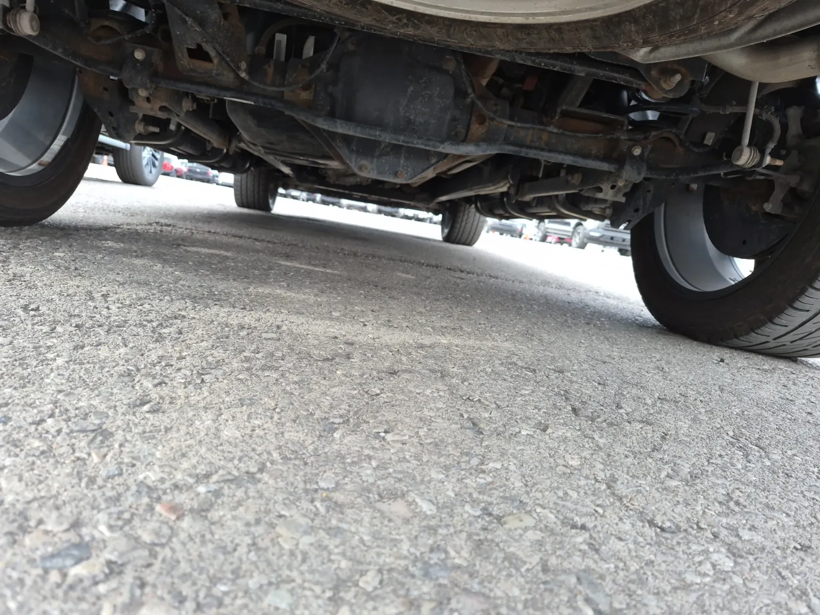 Undercarriage - Rear Photo