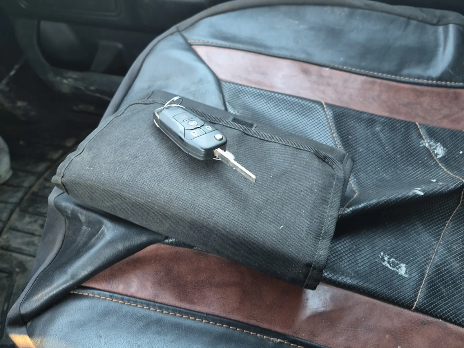 Keys/Fobs/Manual Photo