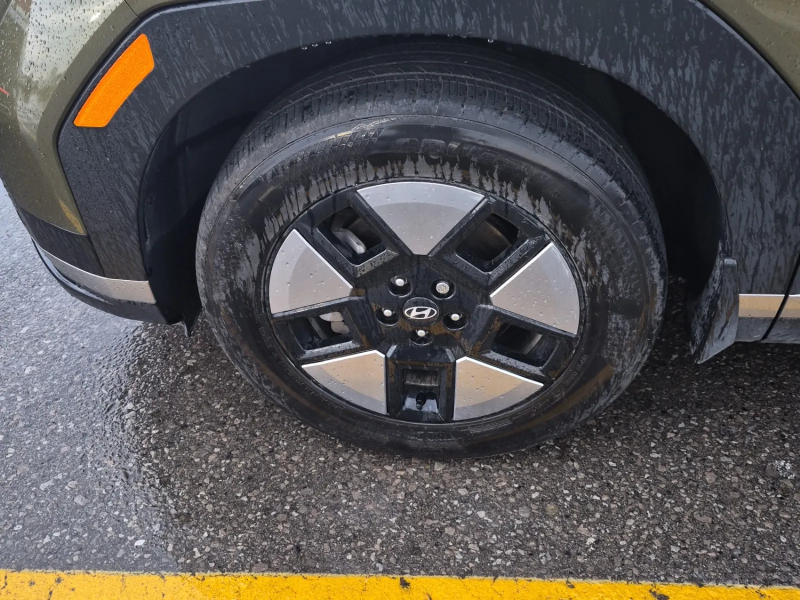 Front driver wheel/tire photo