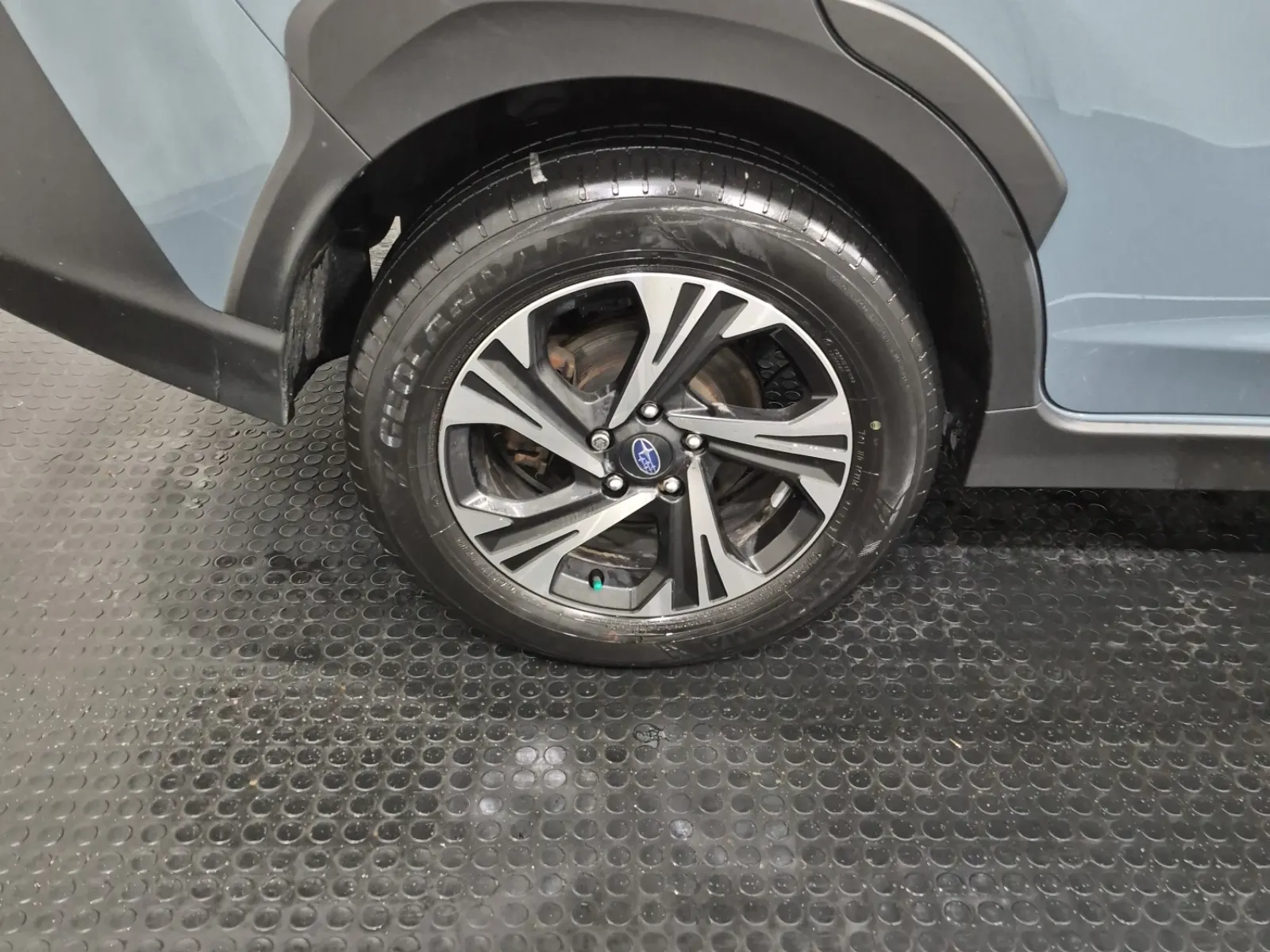 Right Rear Wheel/Tire Photo