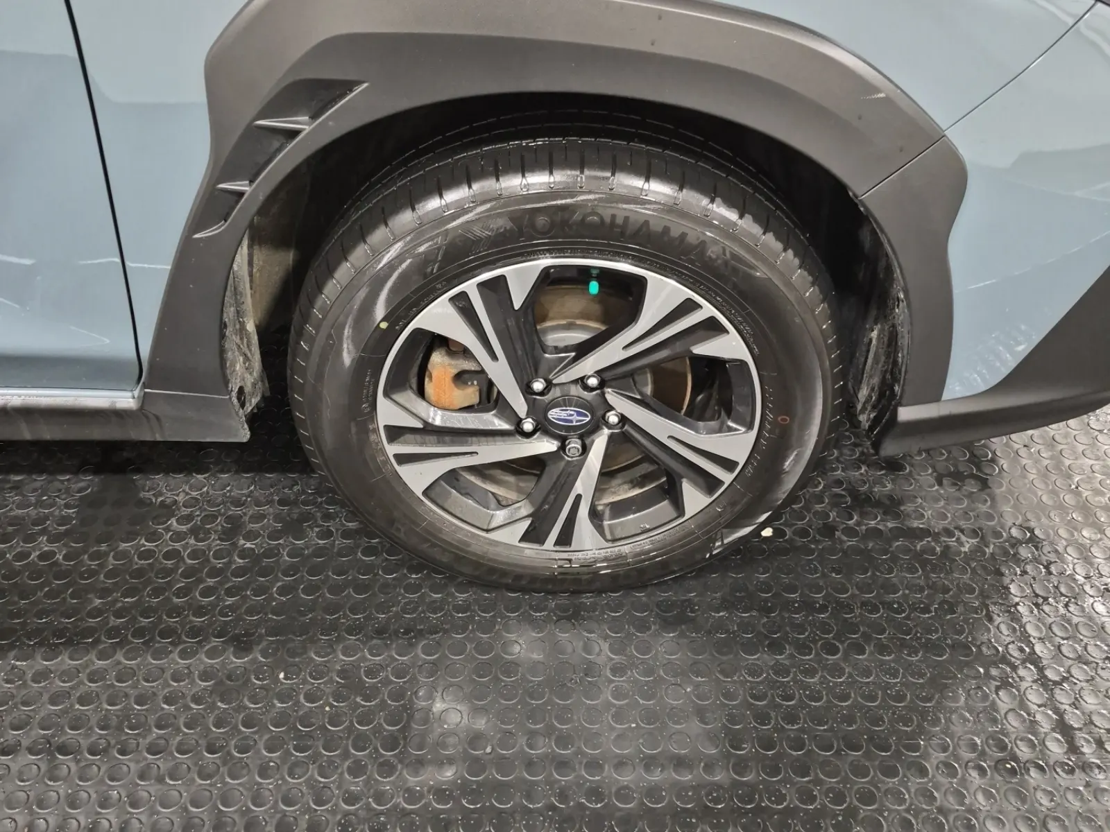 Right Front Wheel/Tire Photo