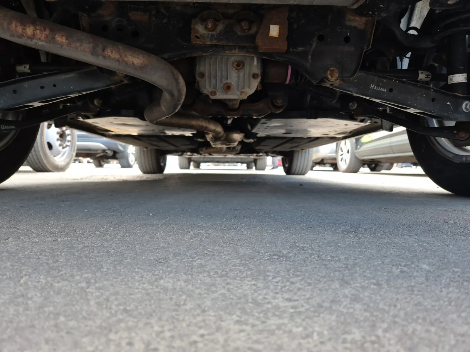 Undercarriage - Rear Photo