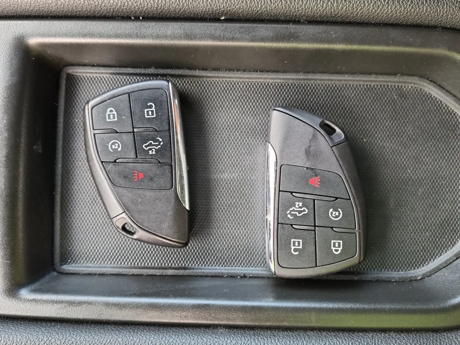 Keys/Fobs/Manual Photo