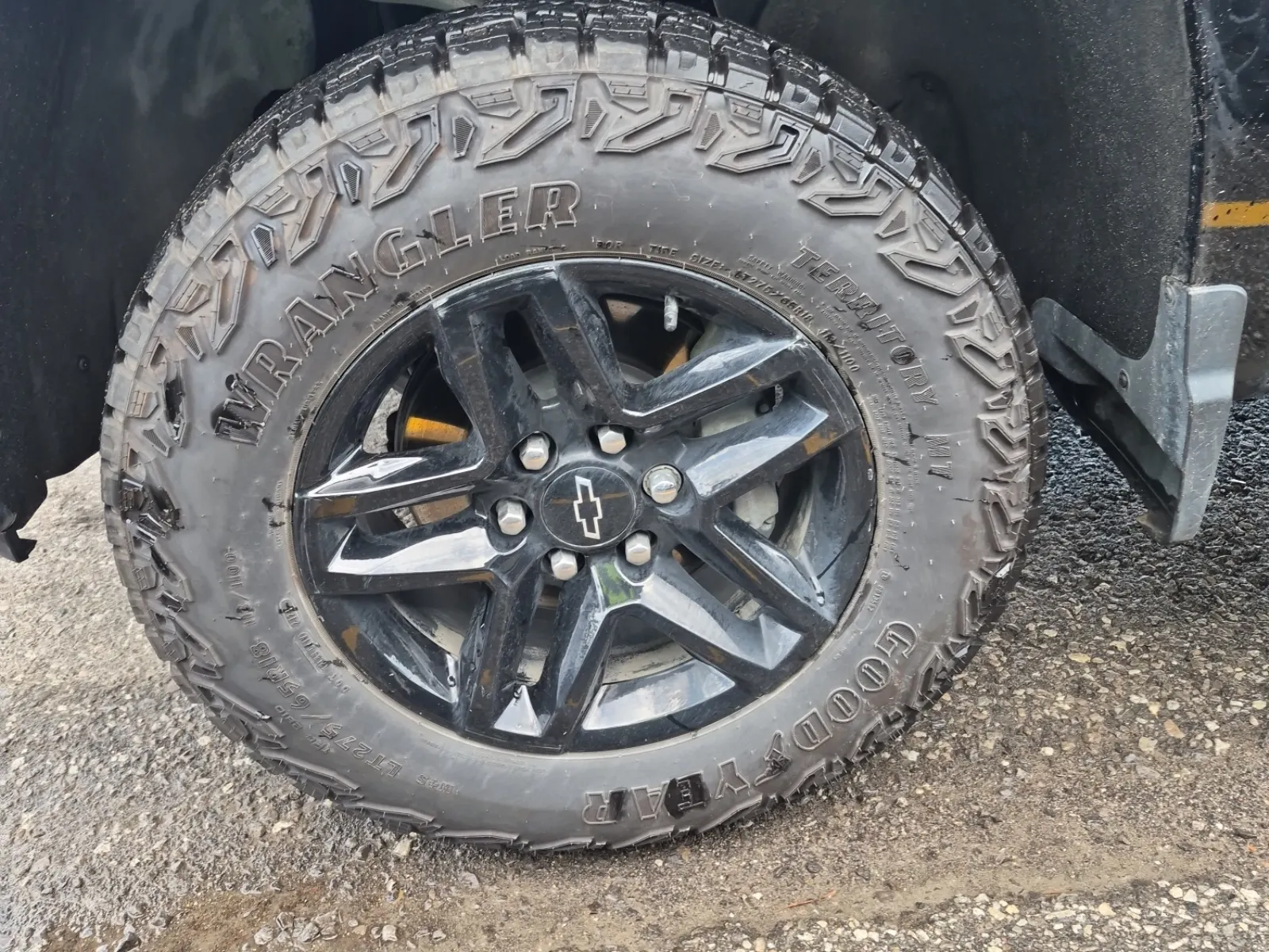 Front driver wheel/tire photo