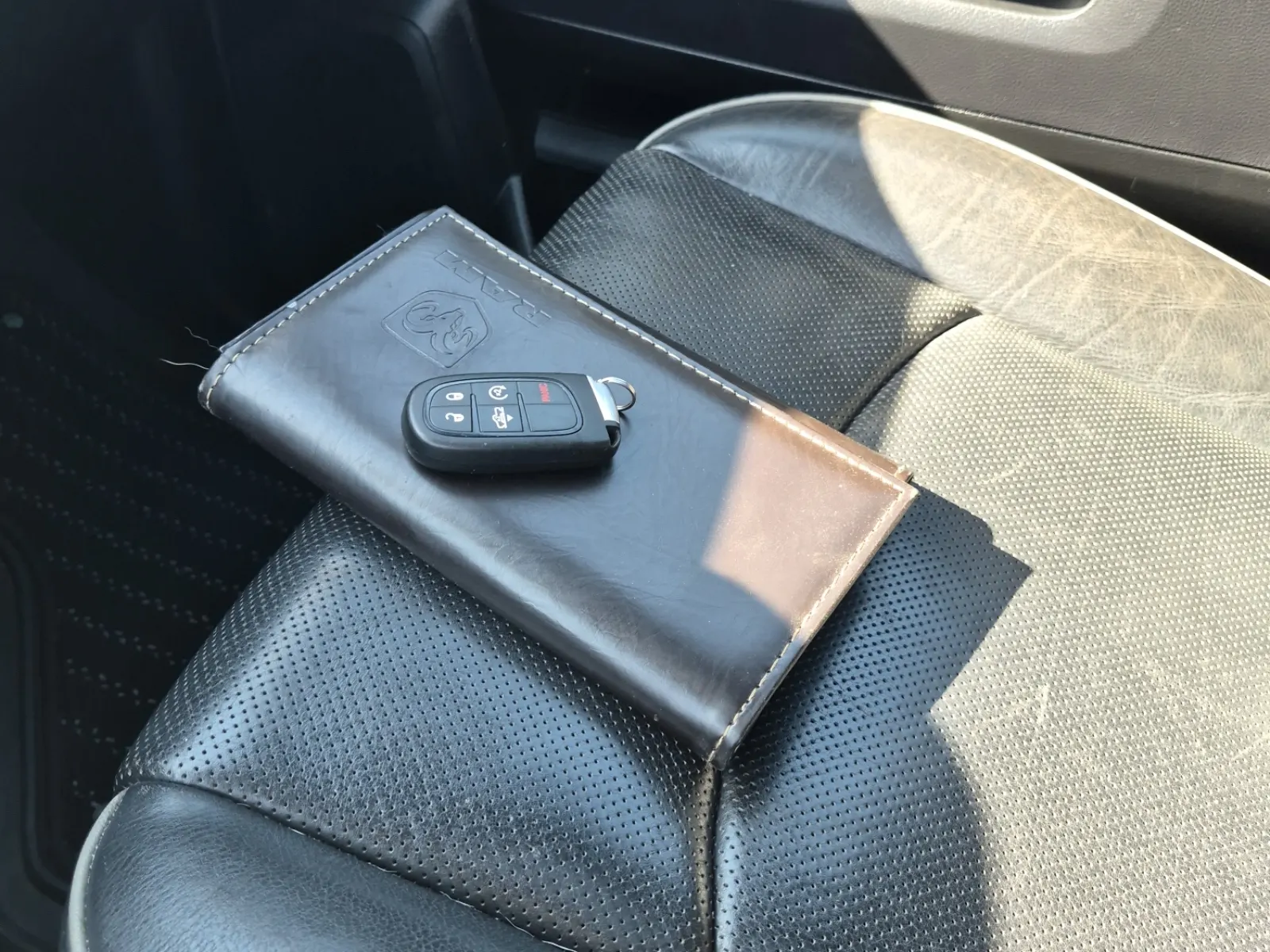 Keys/Fobs/Manual Photo
