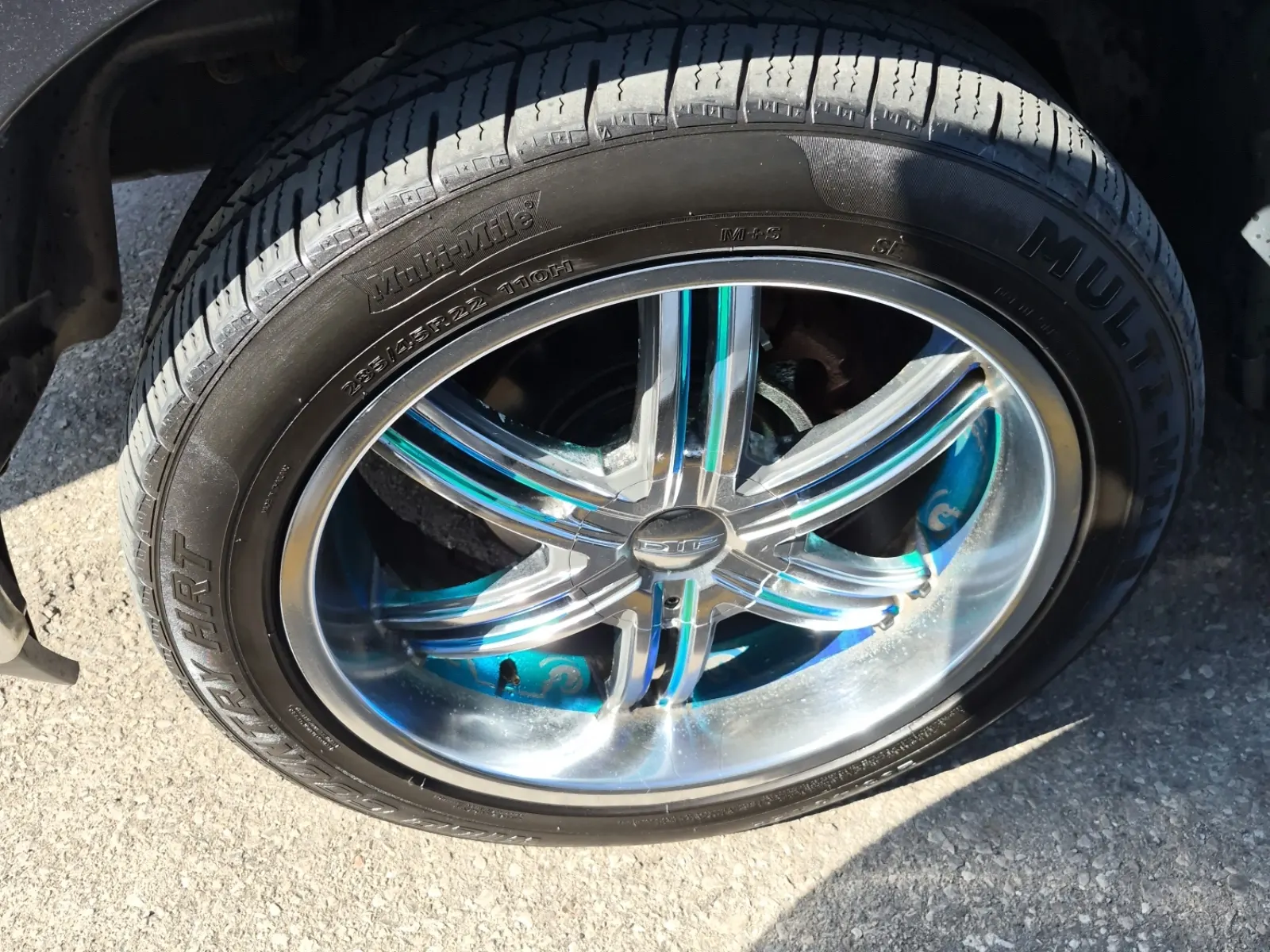 Front driver wheel/tire photo