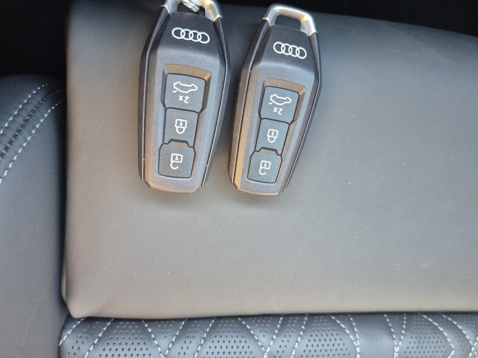 Keys/Fobs/Manual Photo