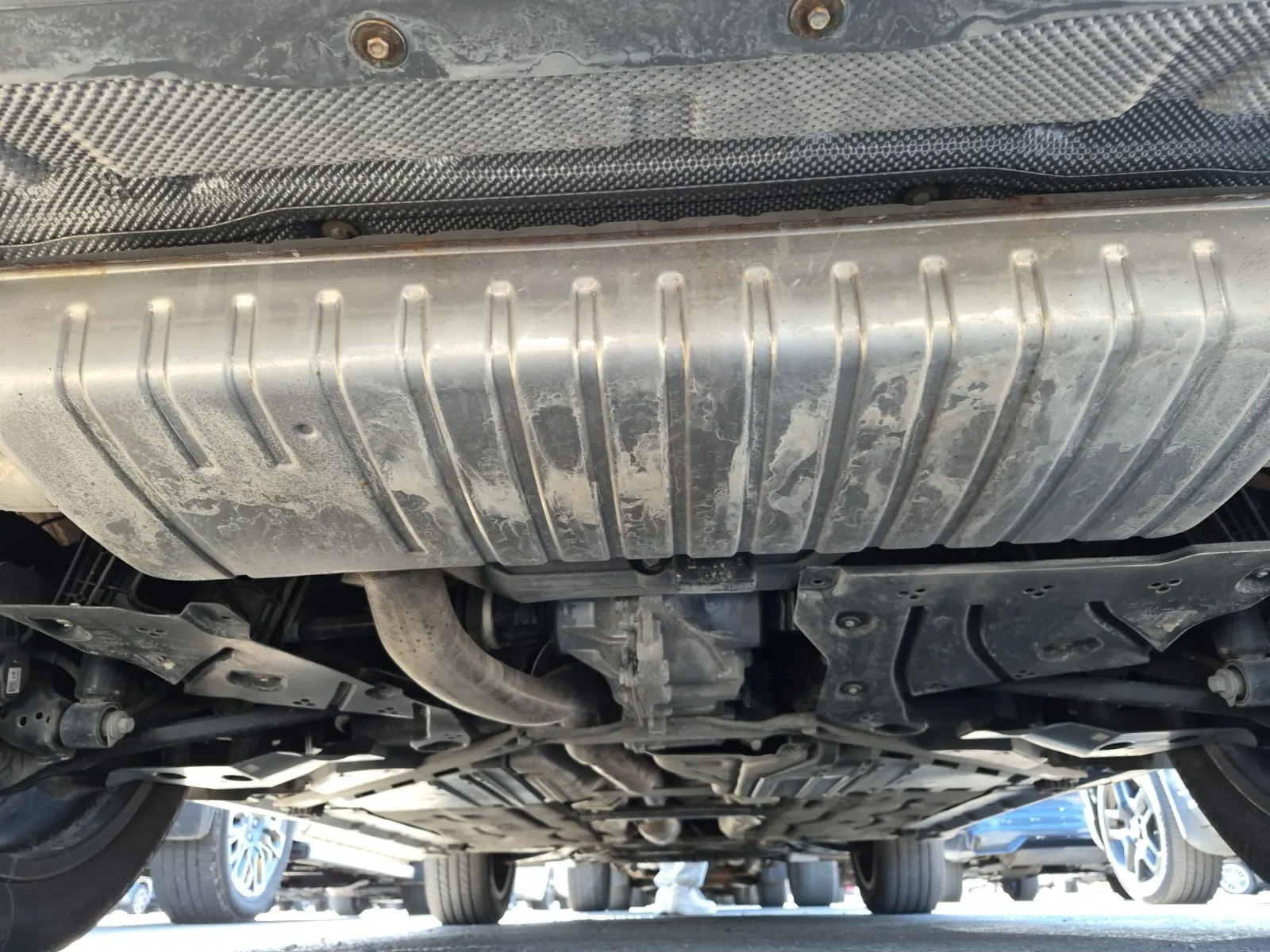 Undercarriage - Rear Photo