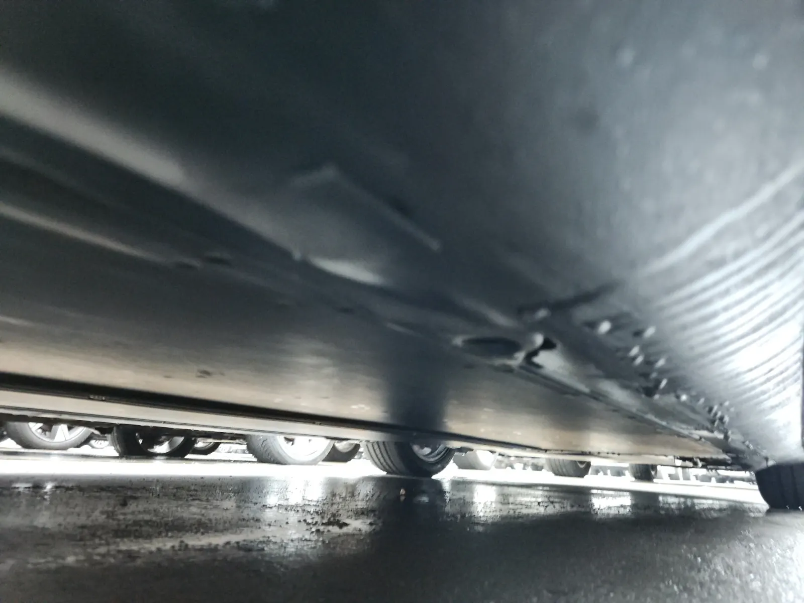 Undercarriage - Passenger Photo