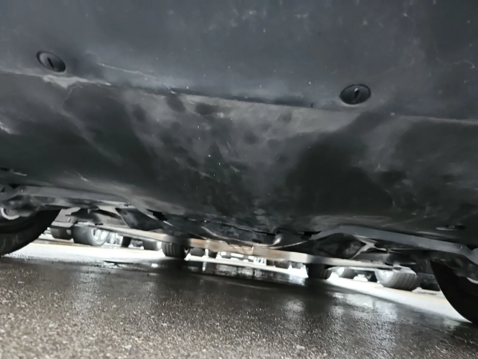 Undercarriage - Rear Photo