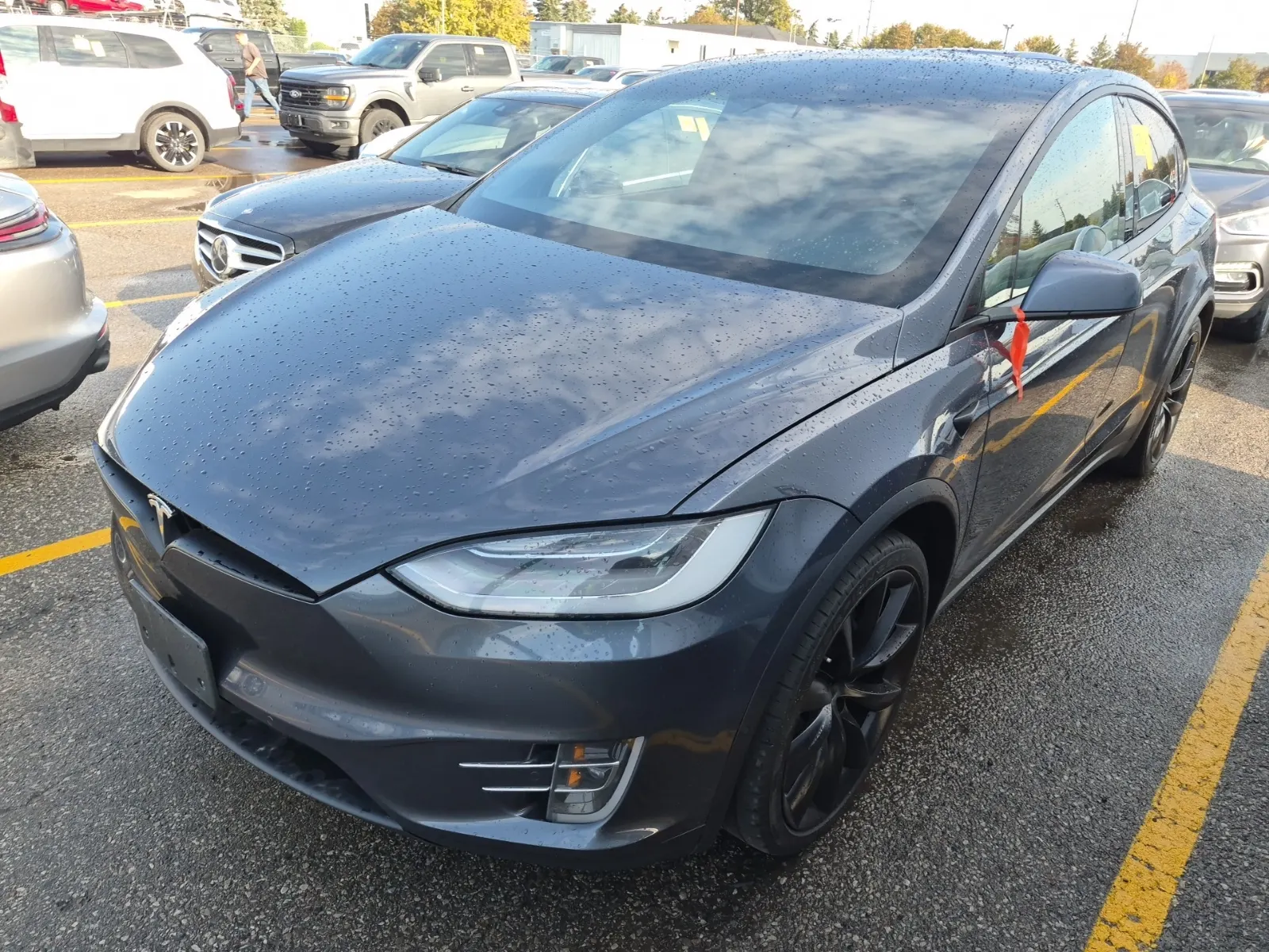 Front driver 3/4 photo