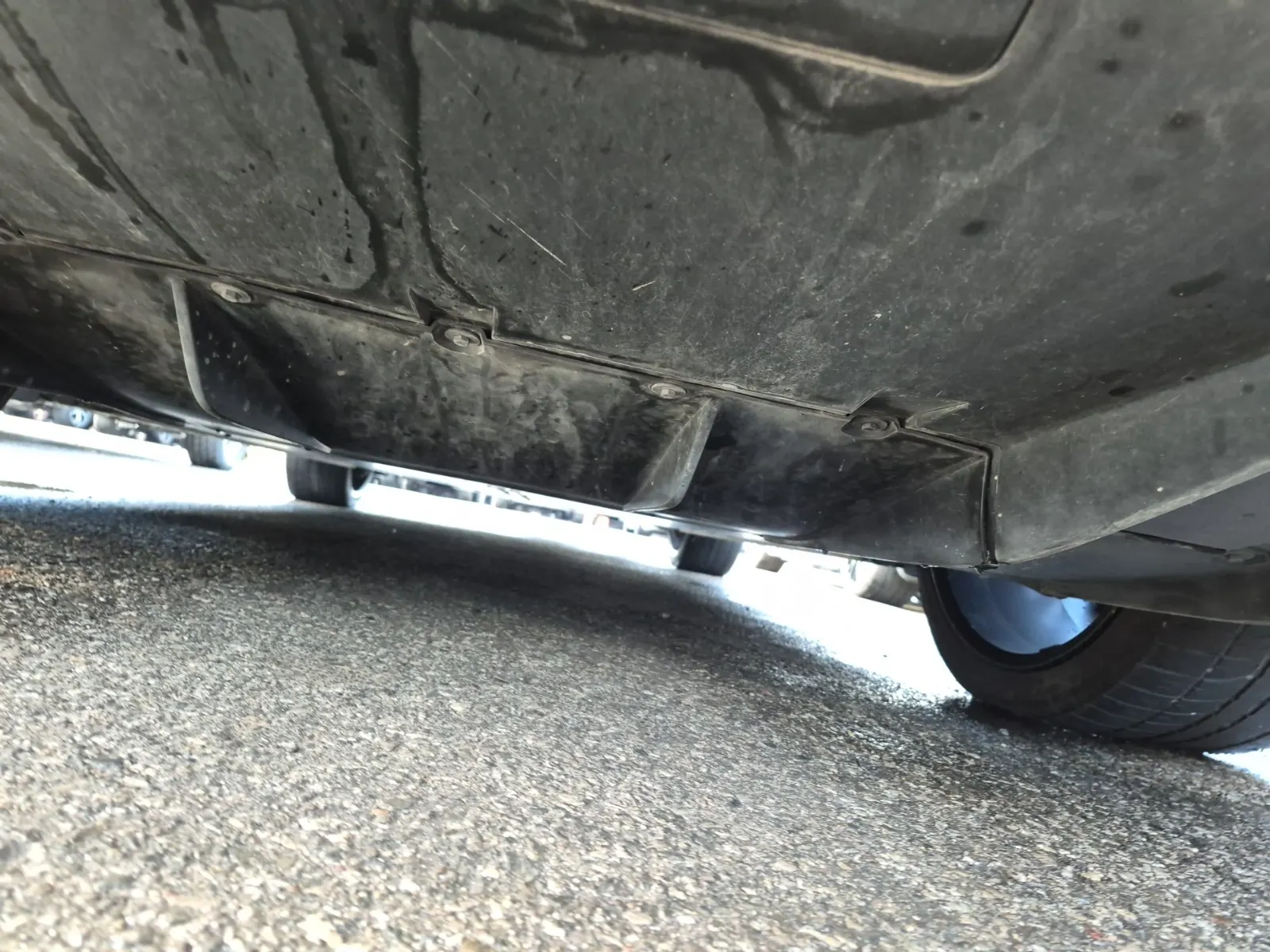 Undercarriage - Rear Photo