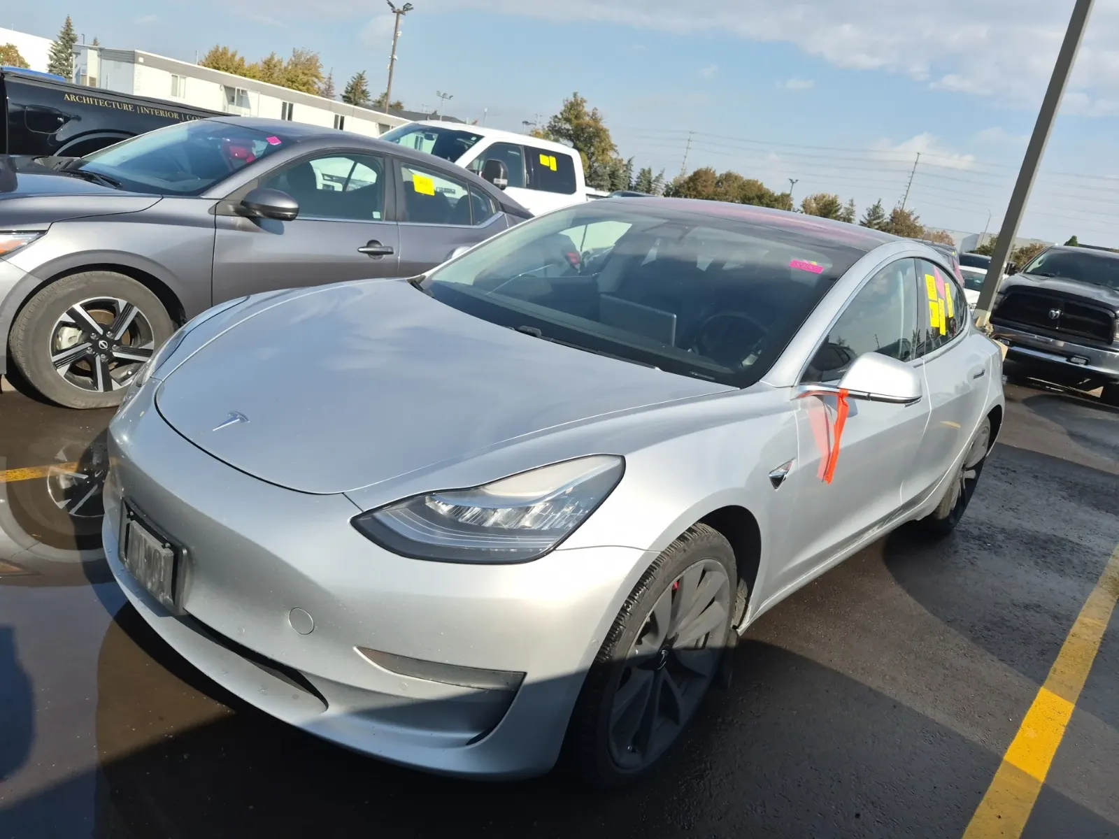 Front driver 3/4 photo
