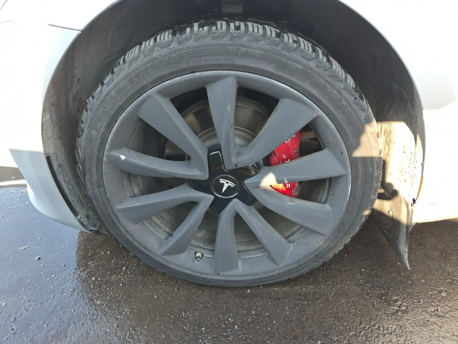 Front driver wheel/tire photo