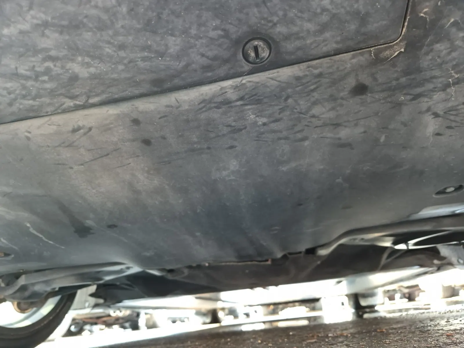 Undercarriage - Rear Photo