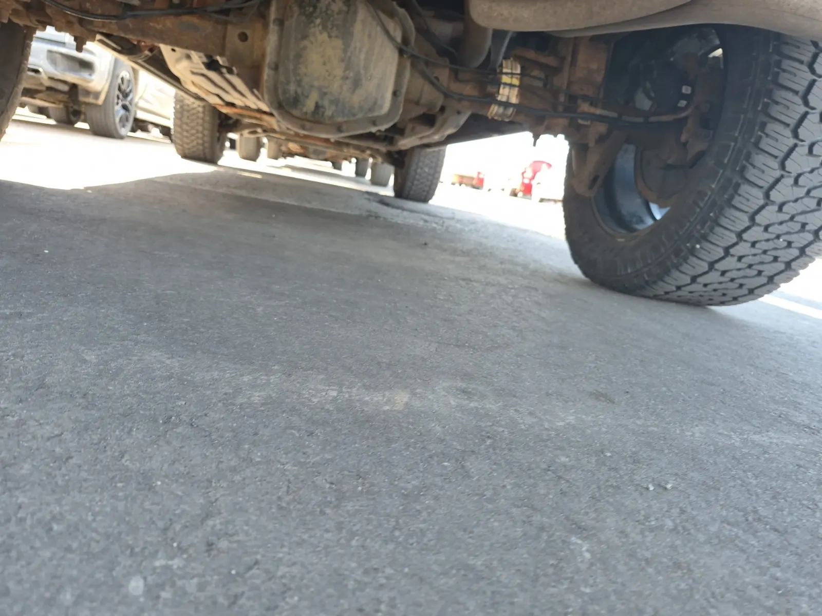 Undercarriage - Rear Photo