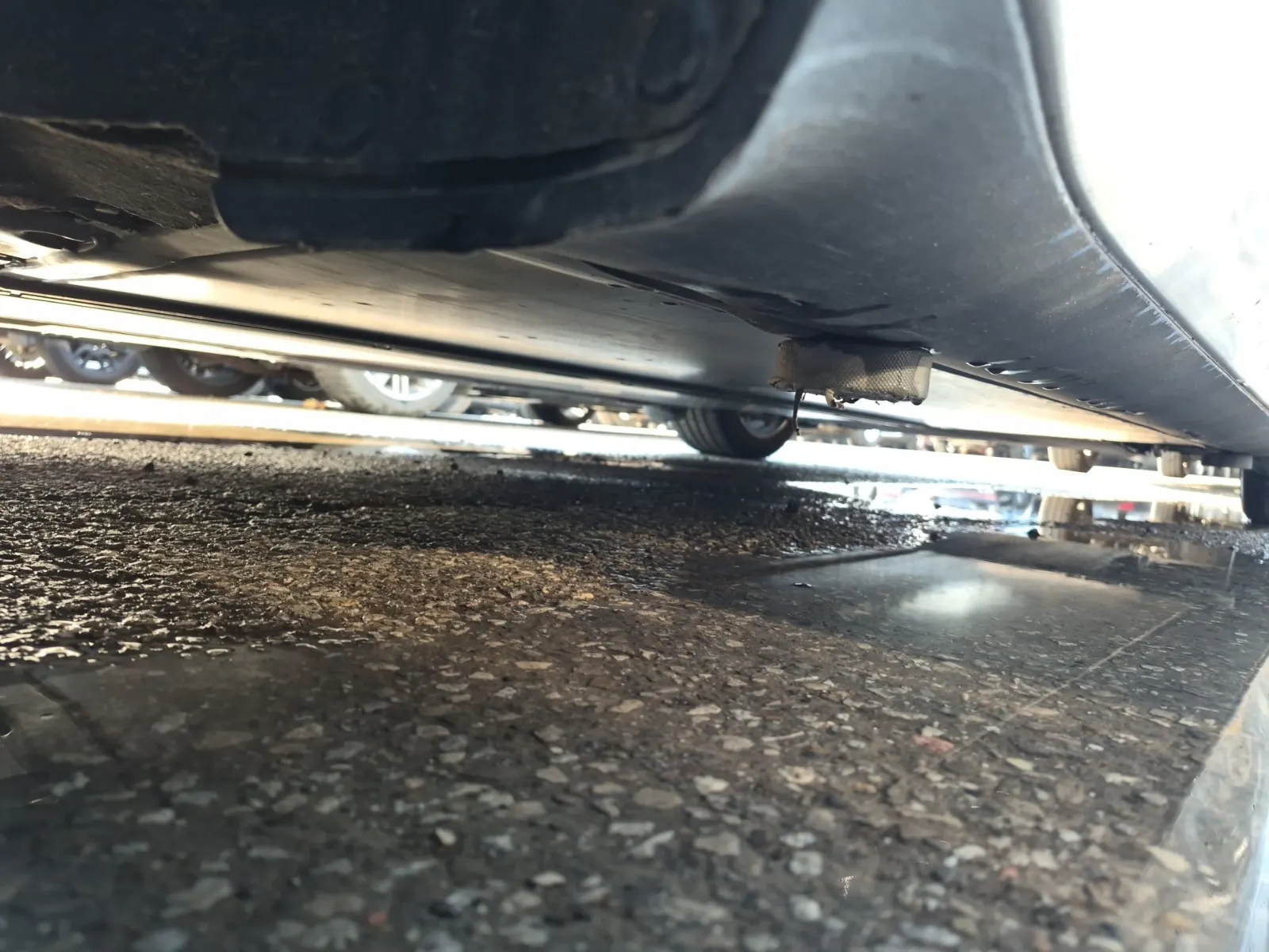 Undercarriage - Passenger Photo