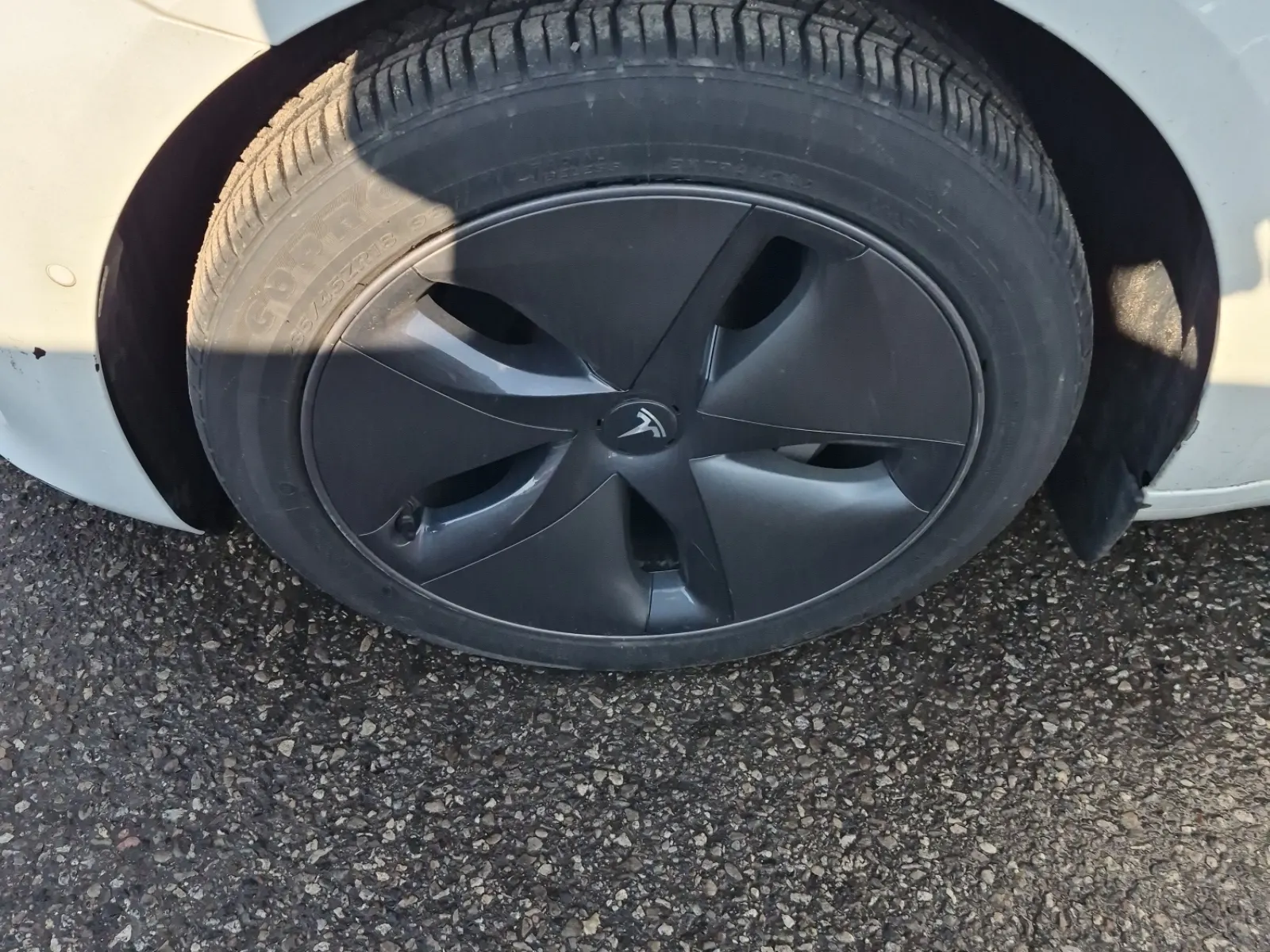 Front driver wheel/tire photo