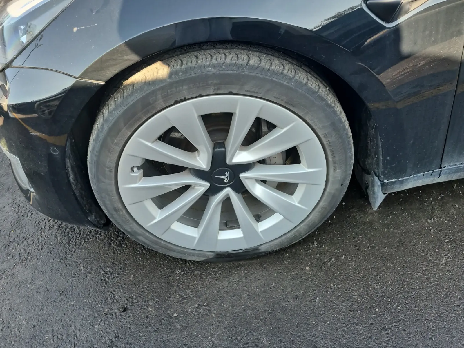 Front driver wheel/tire photo