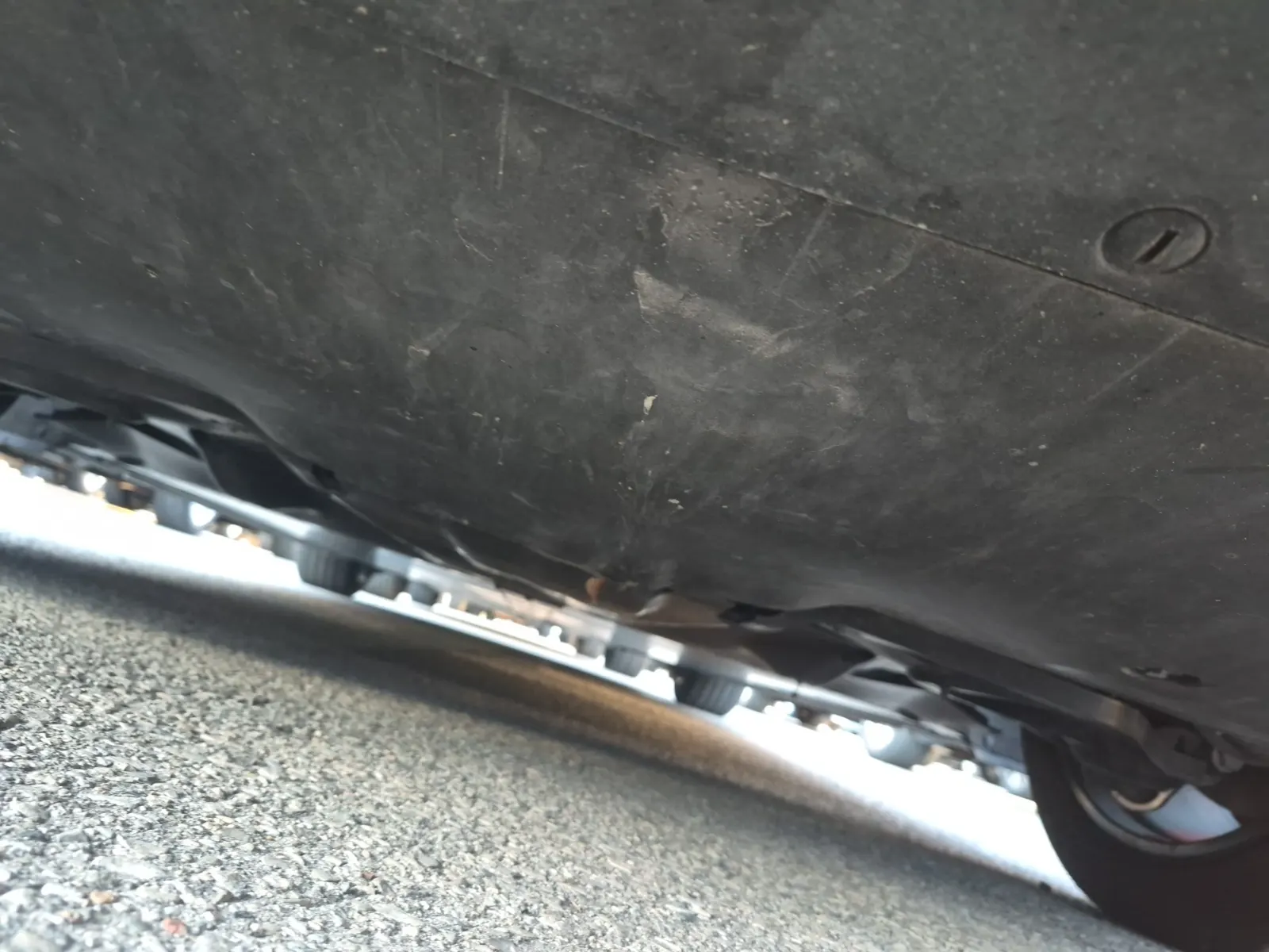 Undercarriage - Rear Photo