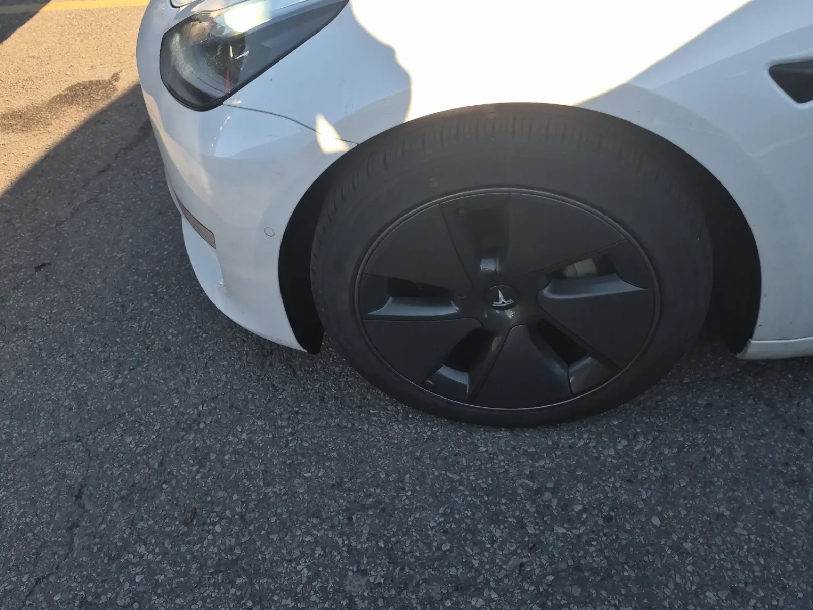 Front driver wheel/tire photo