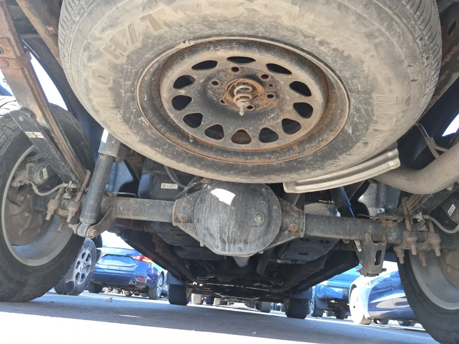 Undercarriage - Rear Photo