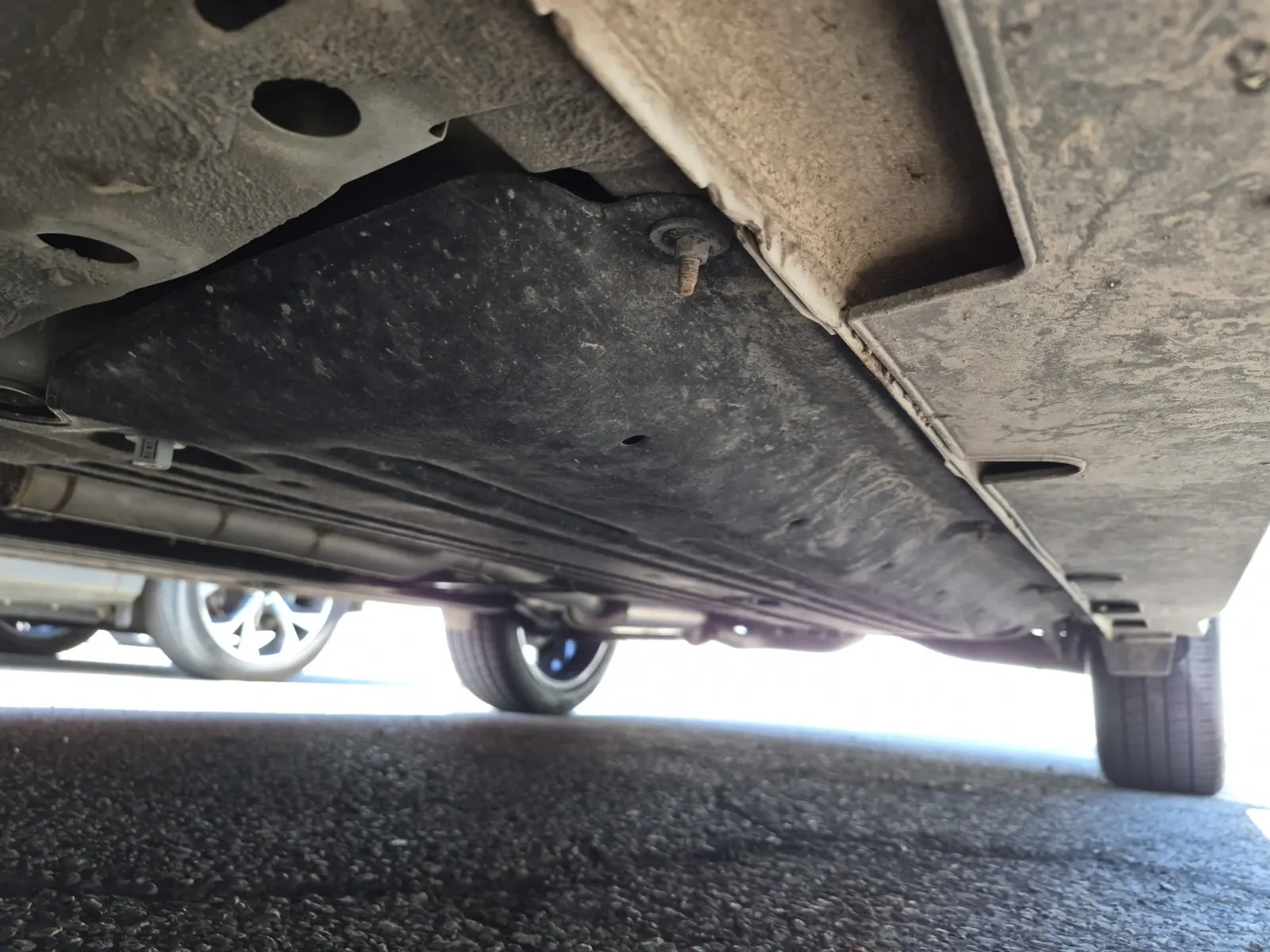 Undercarriage - Driver Photo