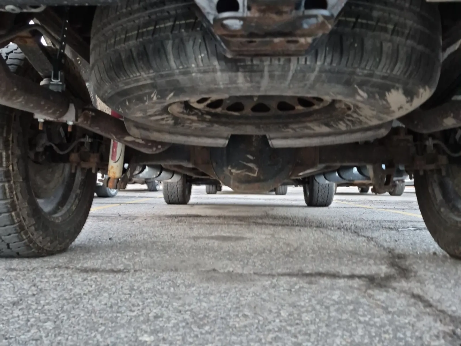 Undercarriage - Rear Photo