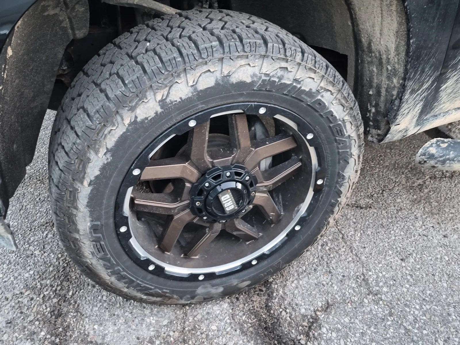 Front driver wheel/tire photo