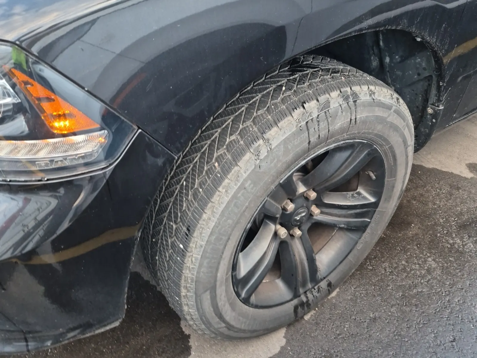 Front driver wheel/tire photo