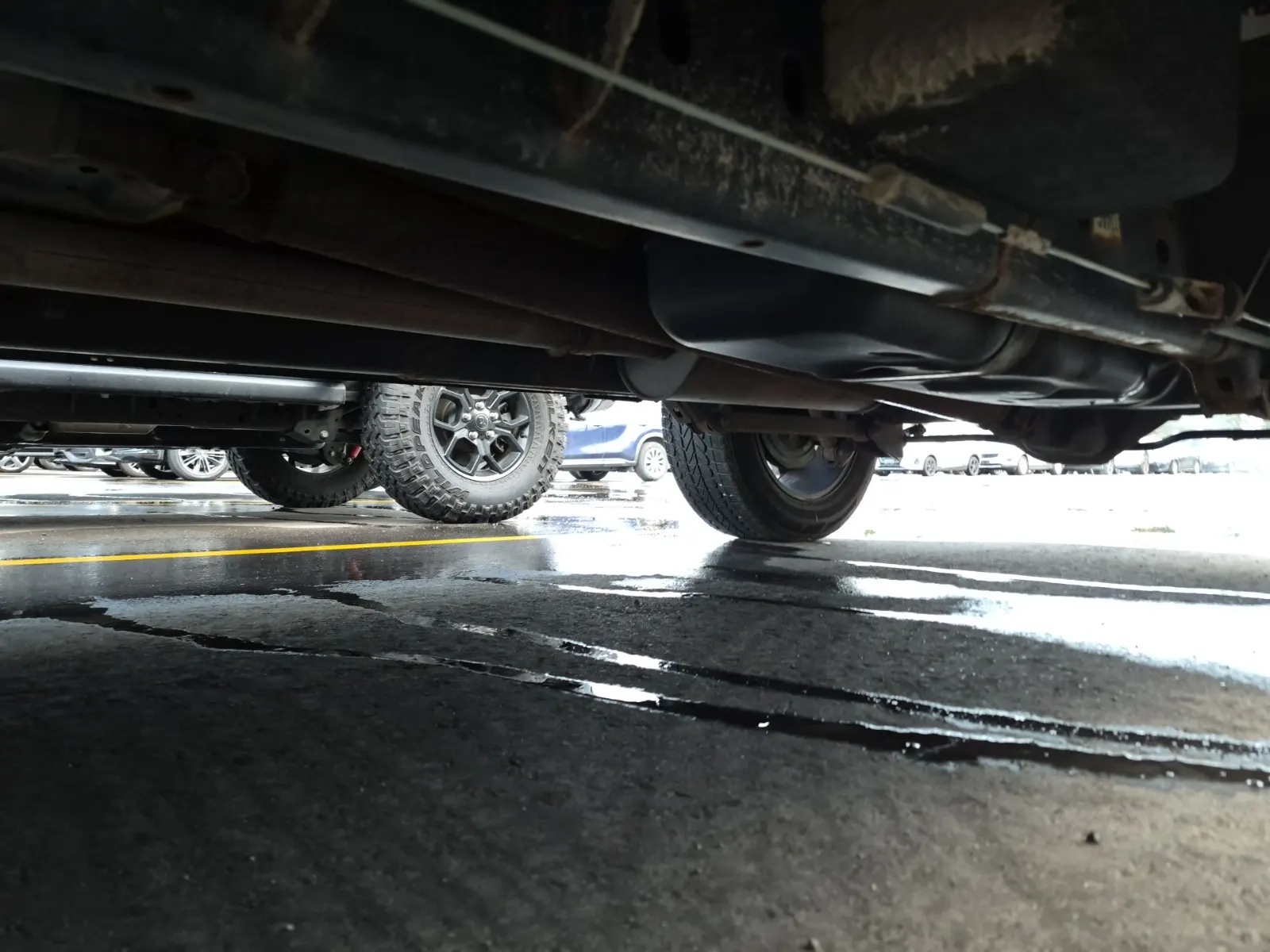 Undercarriage - Driver Photo