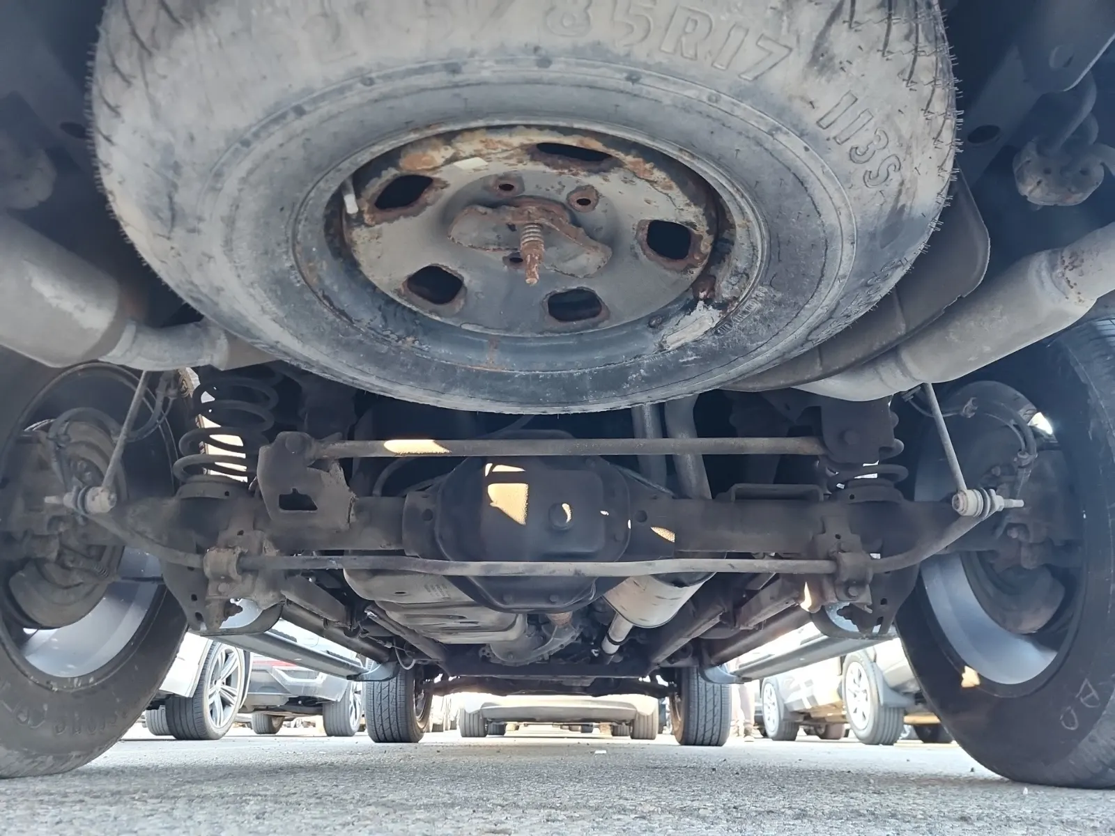 Undercarriage - Rear Photo
