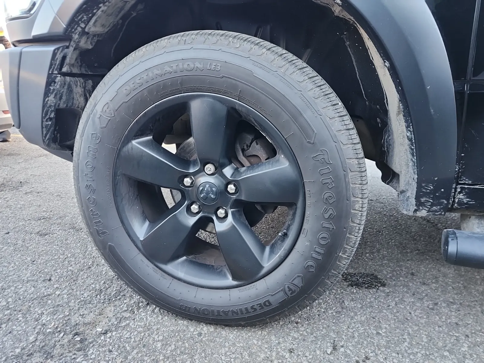 Front driver wheel/tire photo