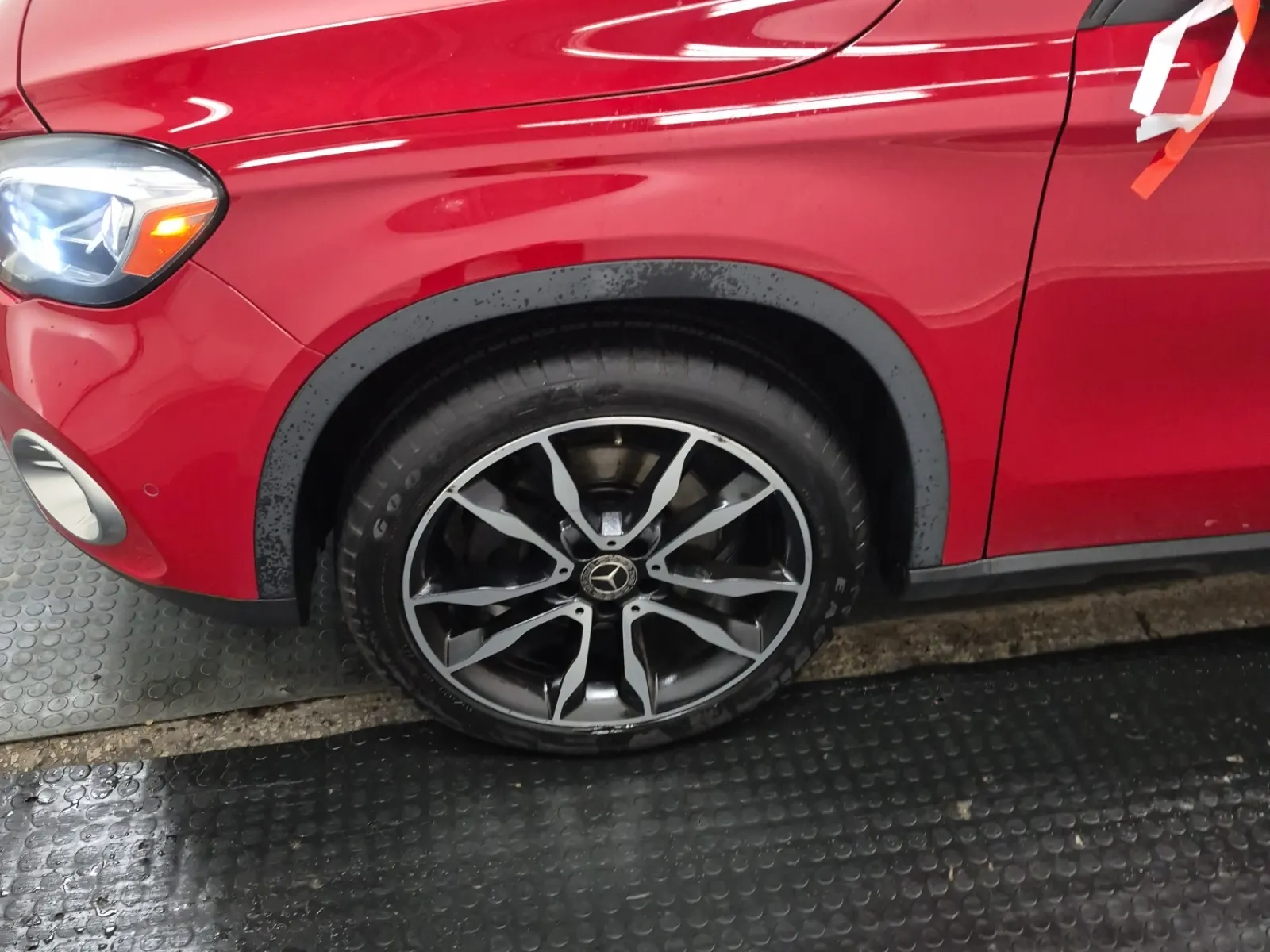 Front driver wheel/tire photo