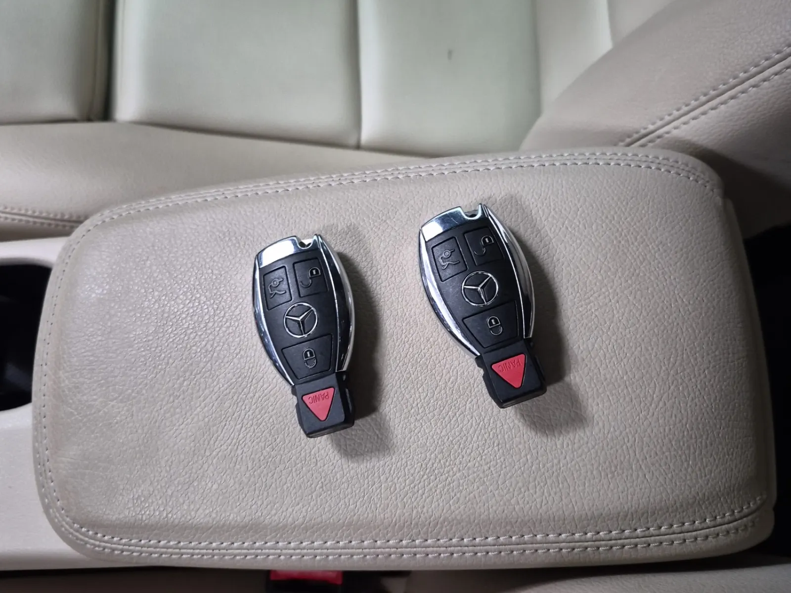 Keys/Fobs/Manual Photo