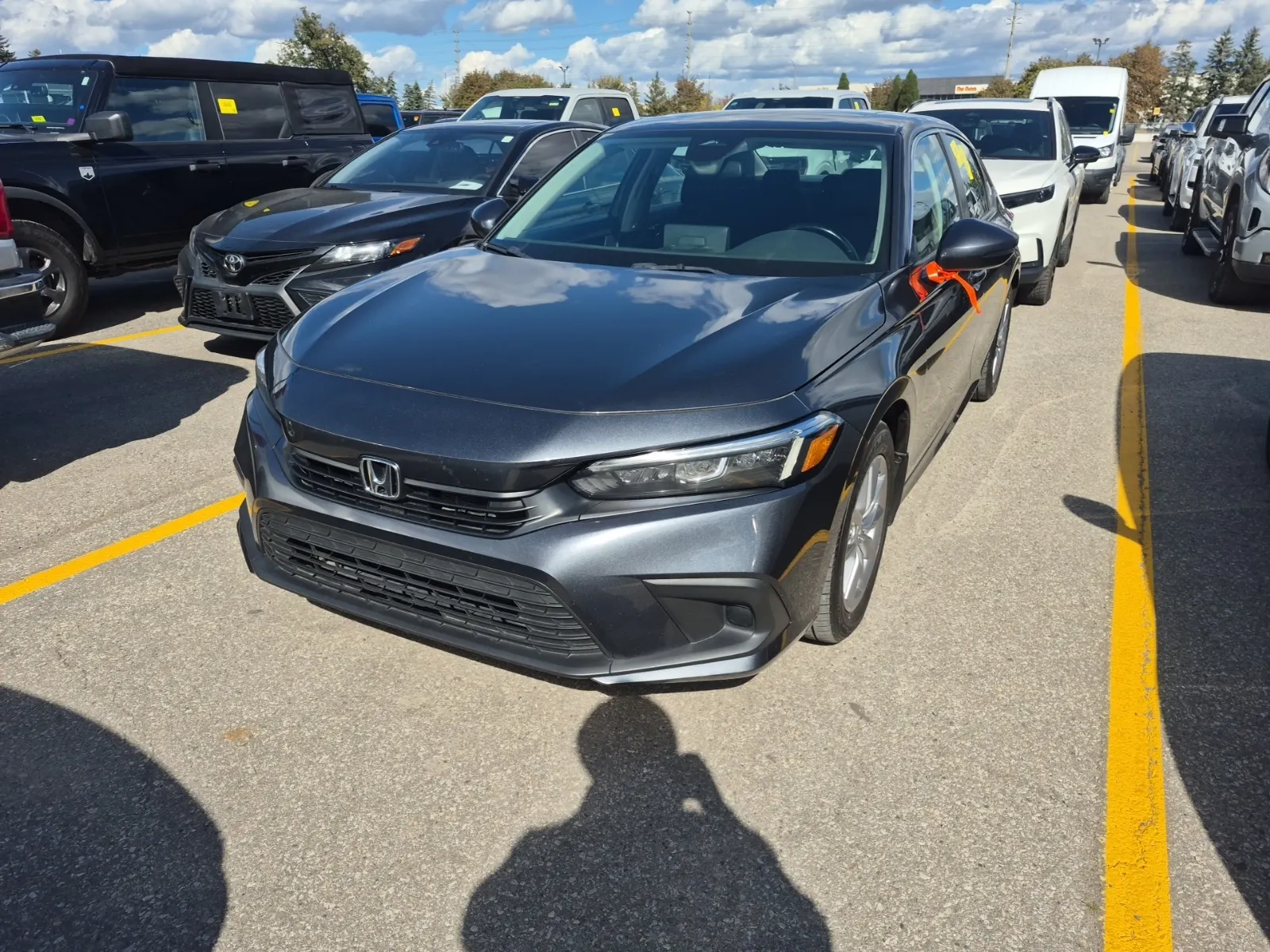 Front driver 3/4 photo