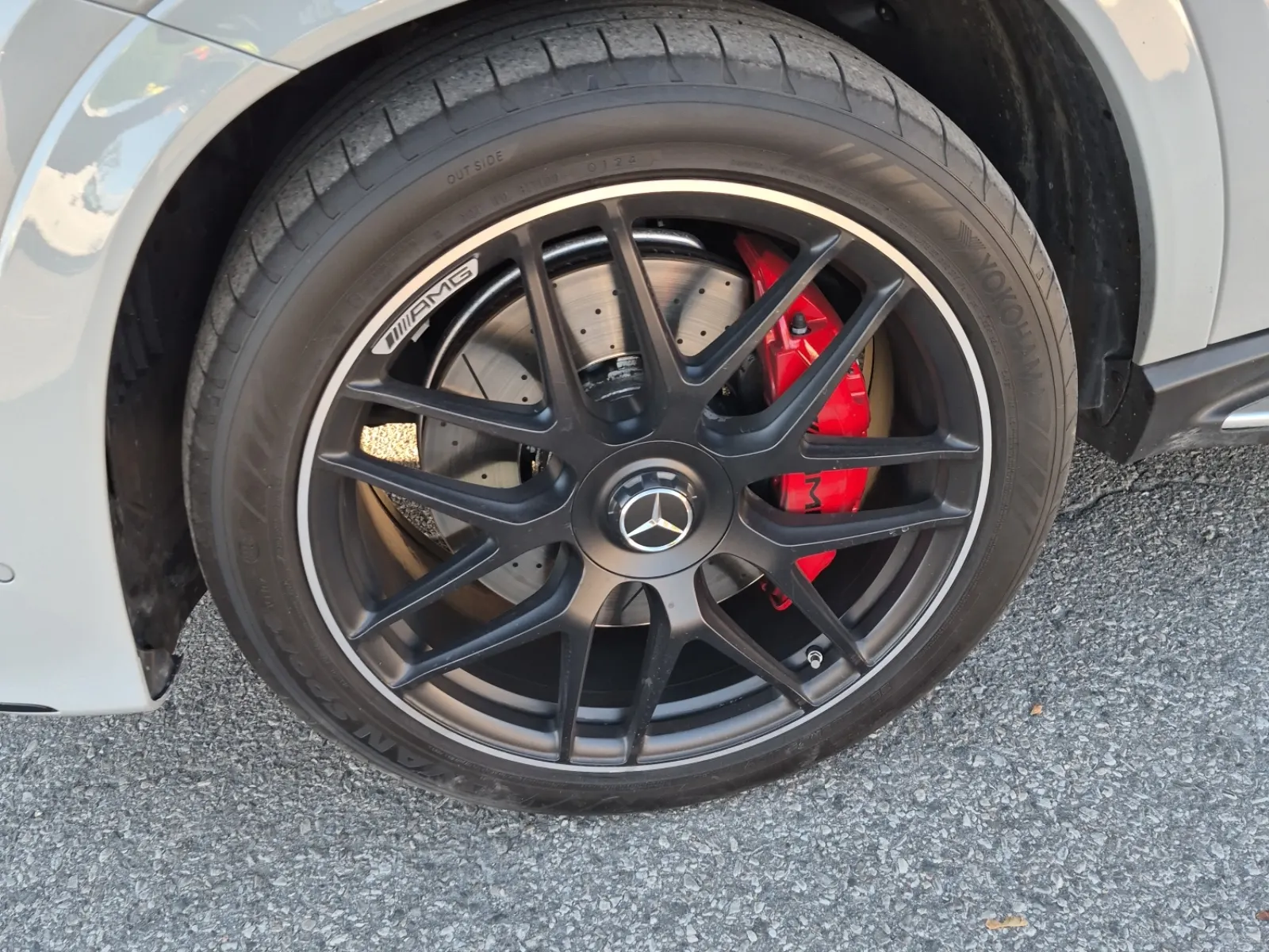 Front driver wheel/tire photo
