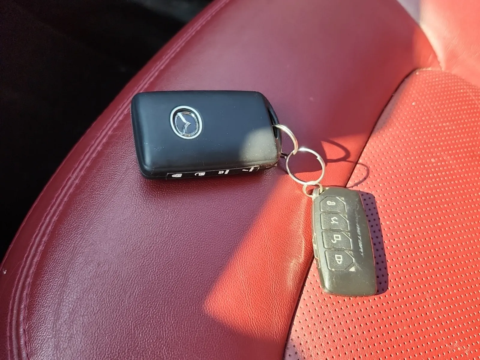 Keys/Fobs/Manual Photo
