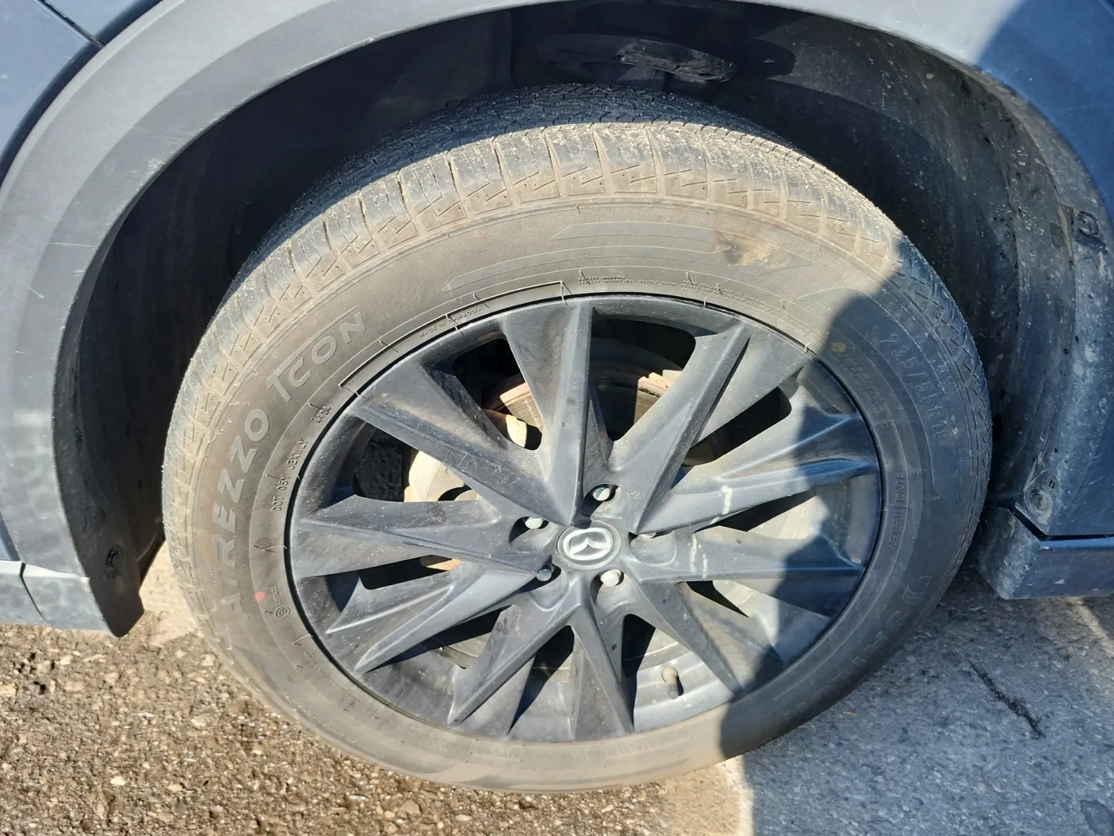 Front driver wheel/tire photo