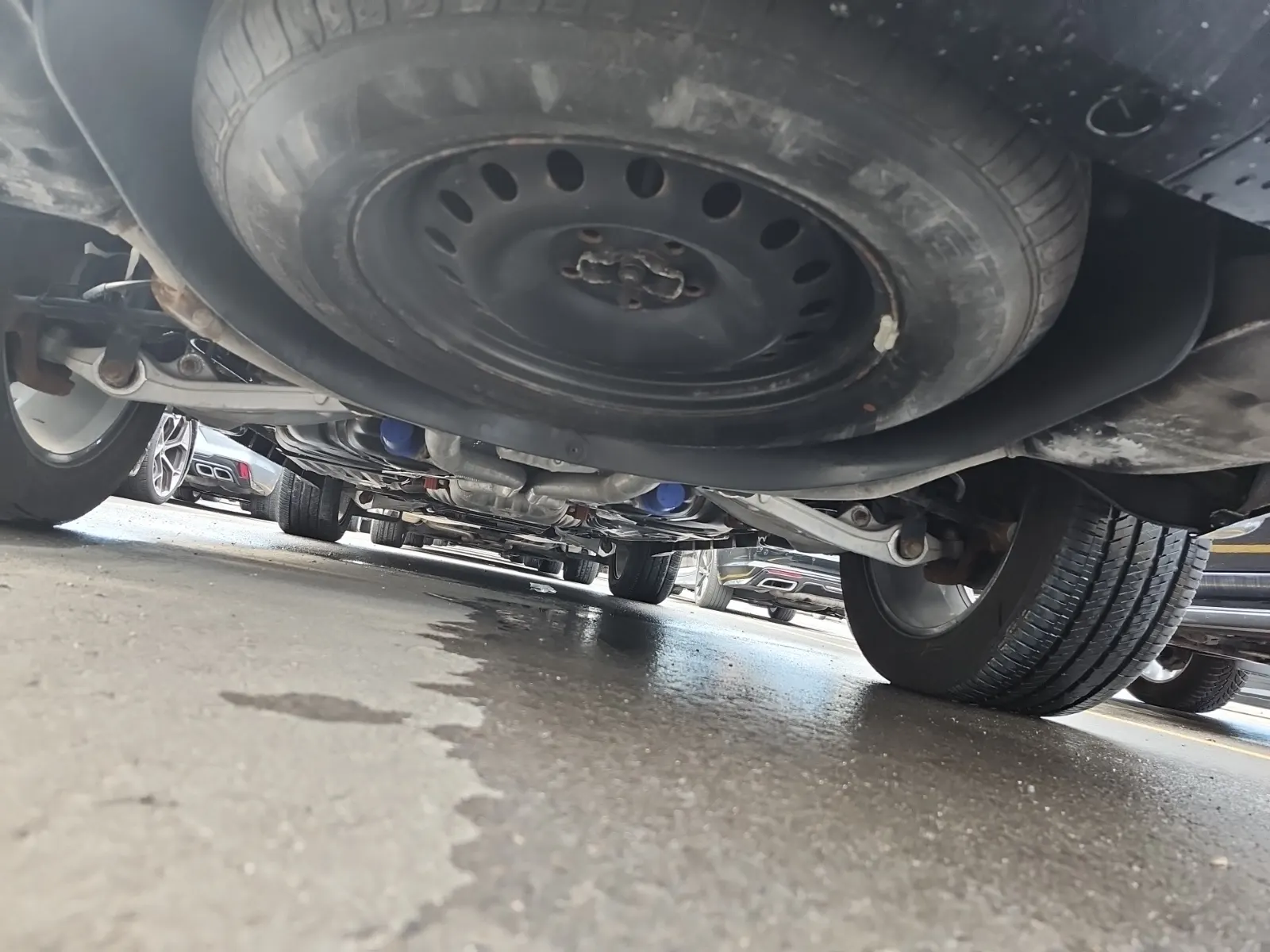 Undercarriage - Rear Photo