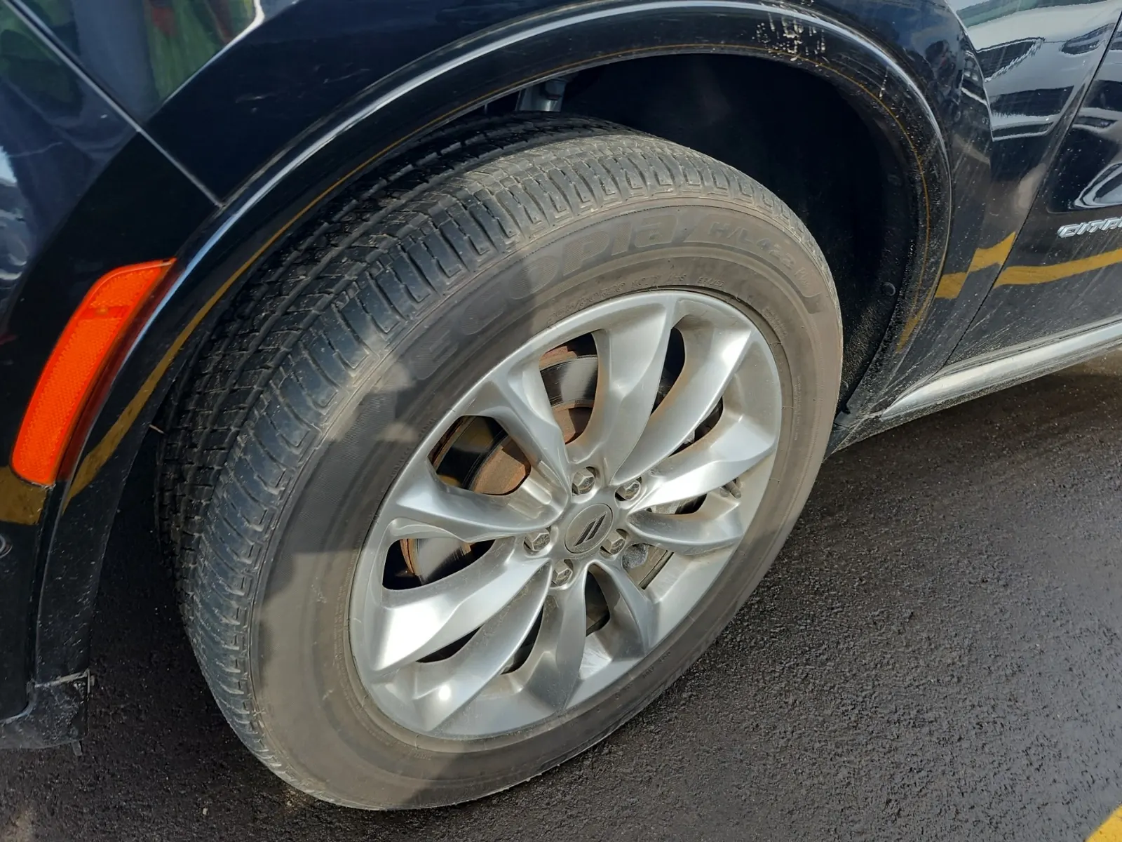 Front driver wheel/tire photo