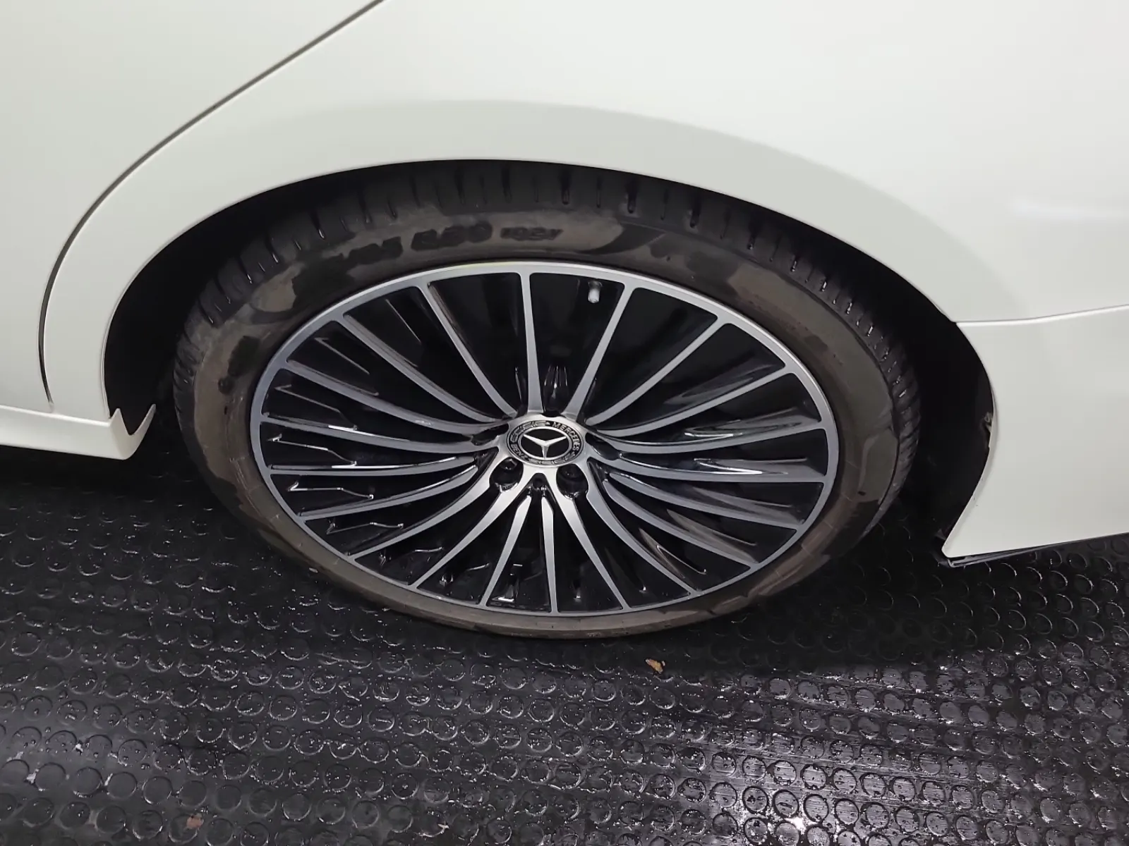 Left Rear Wheel/Tire Photo