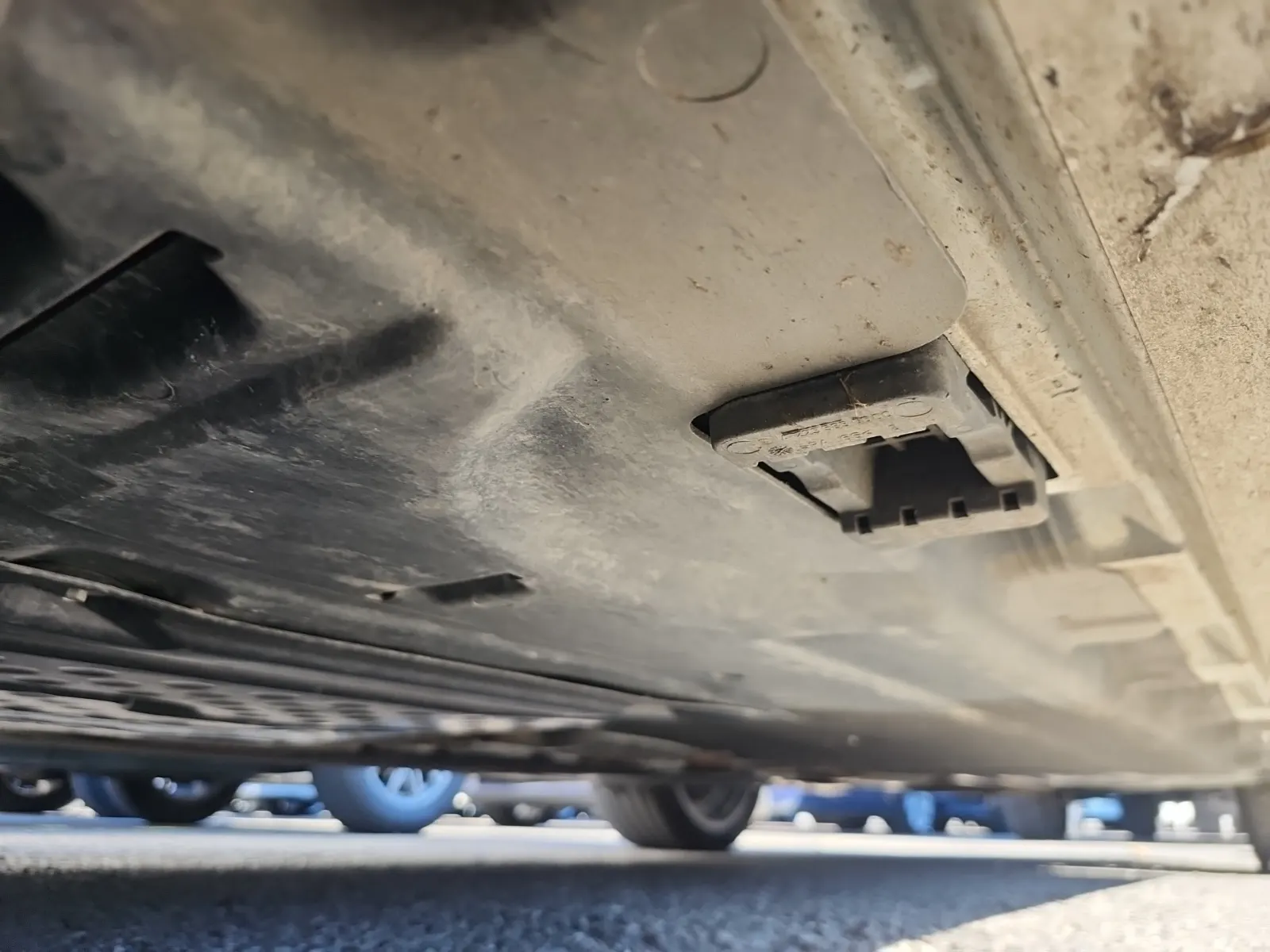 Undercarriage - Driver Photo