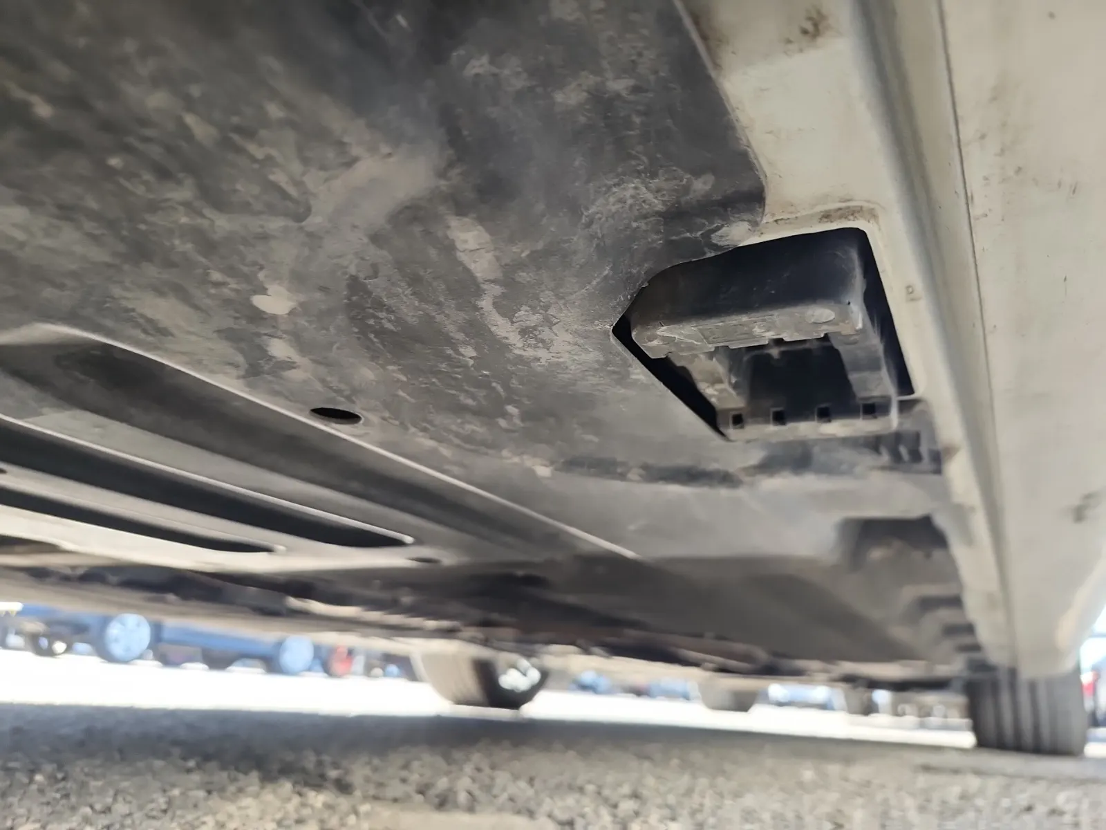 Undercarriage - Passenger Photo
