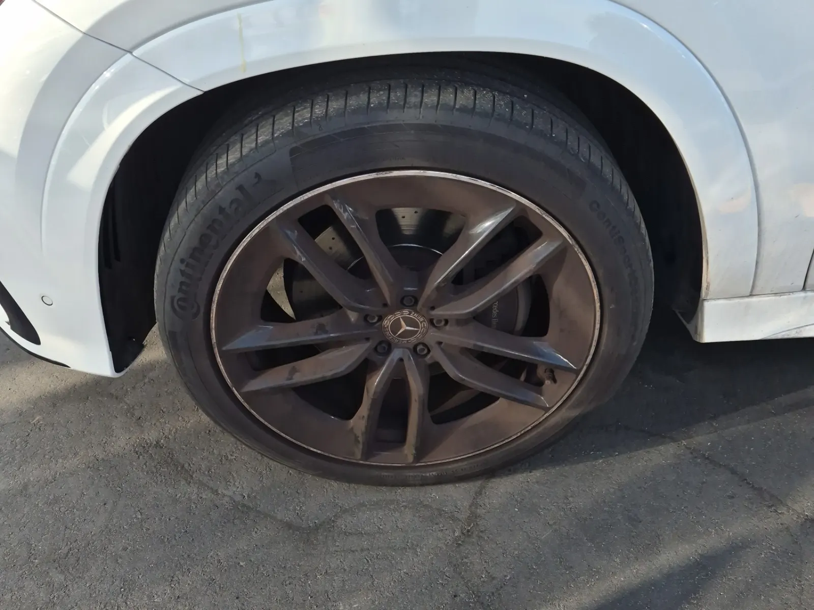 Front driver wheel/tire photo