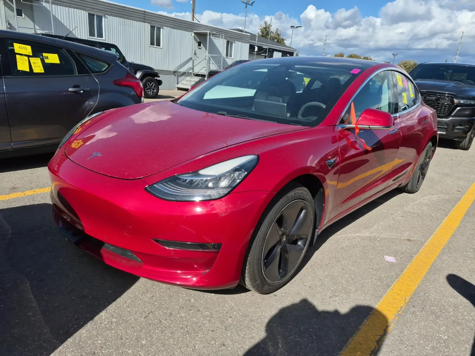 Front driver 3/4 photo